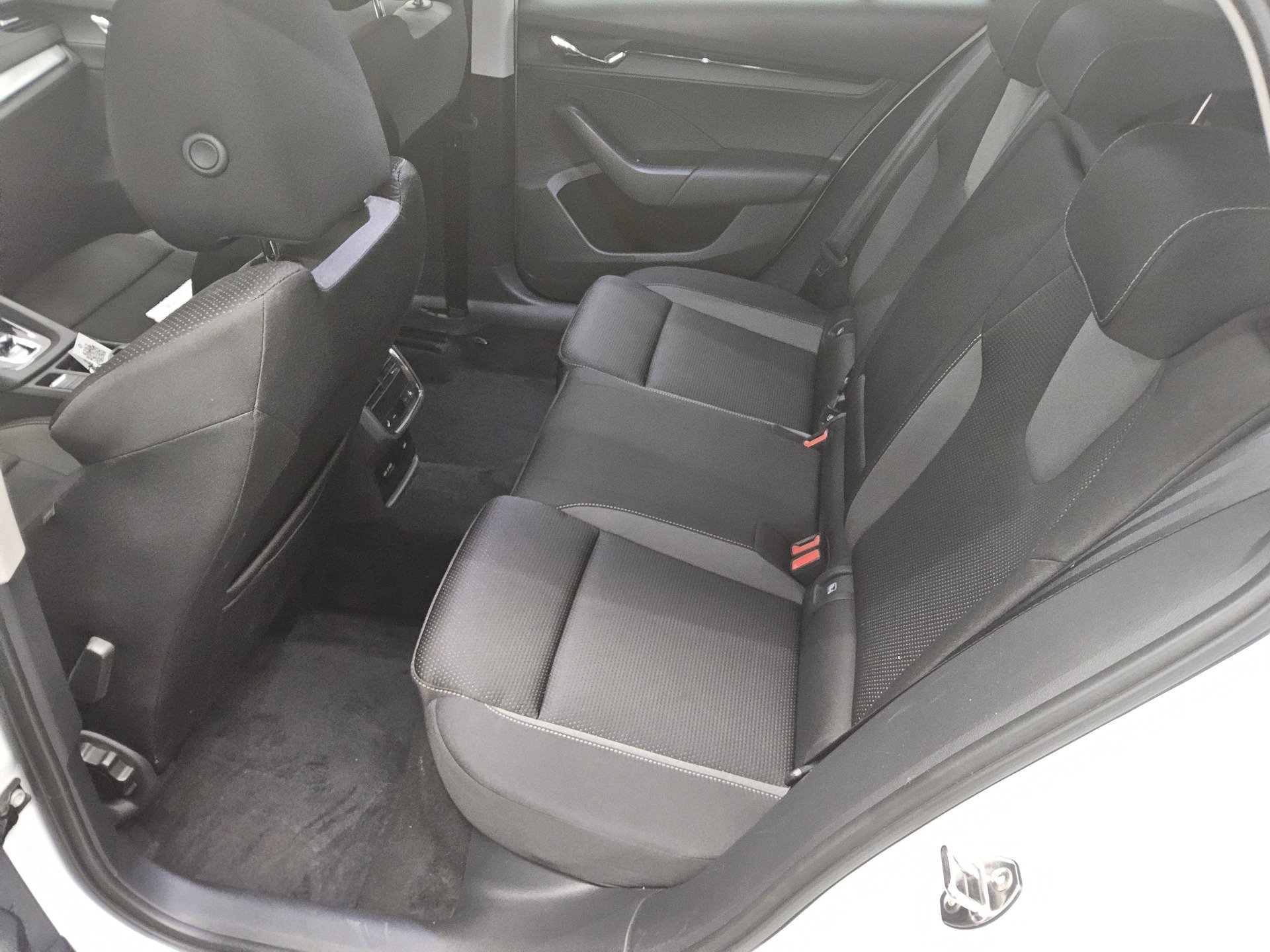 Skoda Octavia Kombi 2.0 TDI Tour Navi LED vc ACC 13