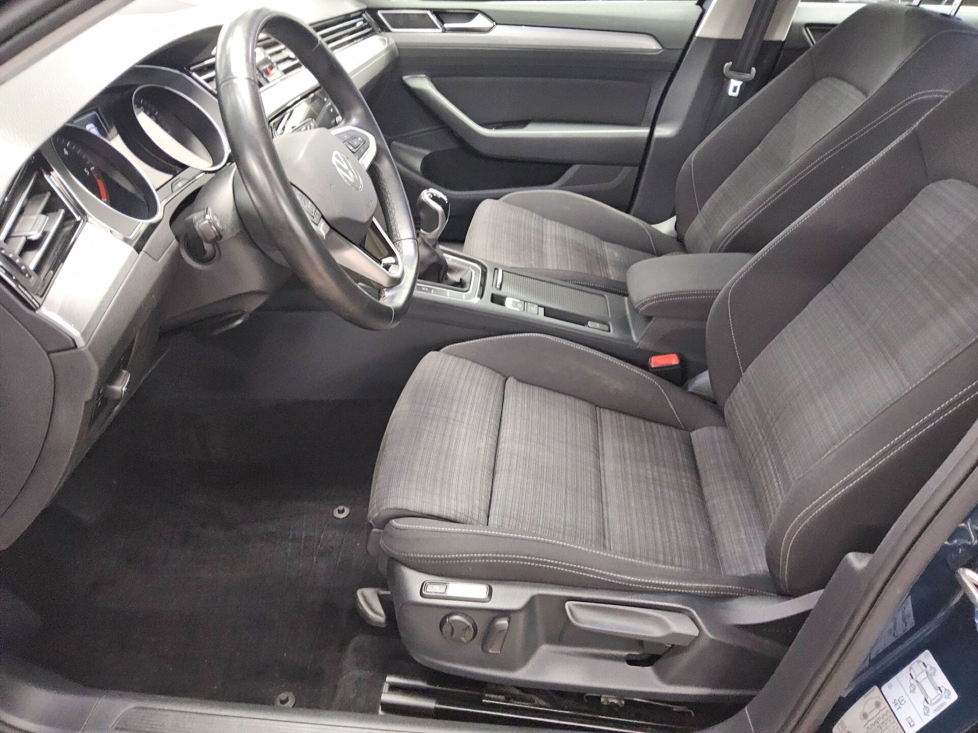 Volkswagen Passat Variant 2.0 TDI Business Navi LED Shz StHzg. RFK 8
