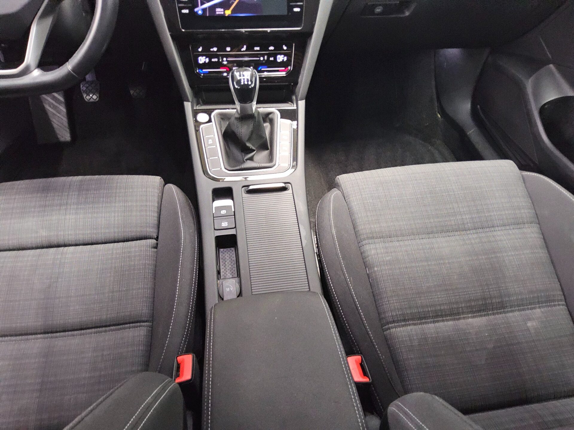 Volkswagen Passat Variant 2.0 TDI Business Navi LED Shz StHzg. RFK 6