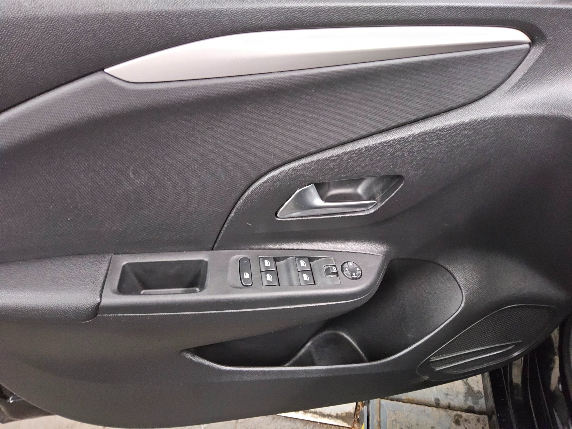Opel Corsa 1.5 D Edition Navi DAB Shz PDC 9