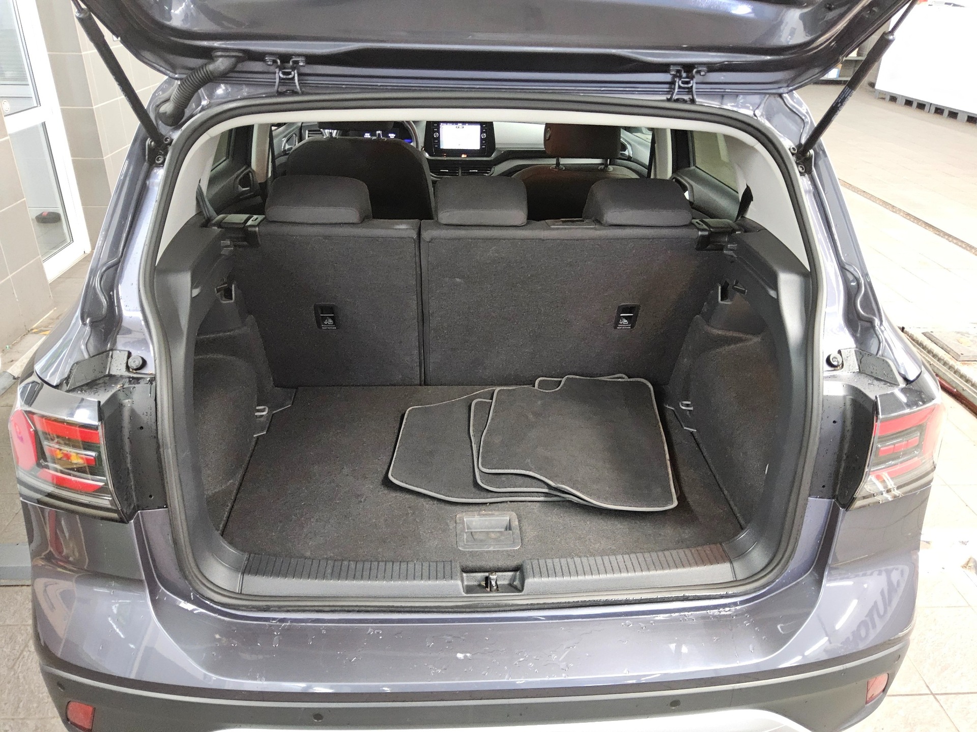 Volkswagen T-Cross 1.0 TSI Life Navi LED DC ACC SHZ 12