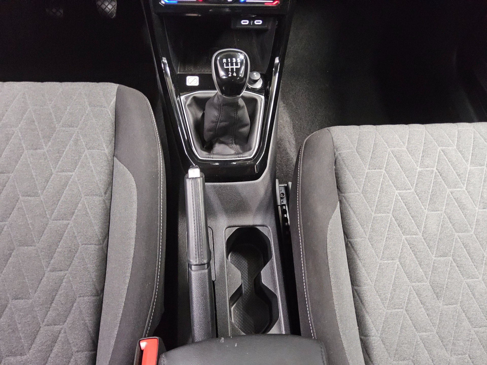 Volkswagen T-Cross 1.0 TSI Life Navi LED DC ACC SHZ 6