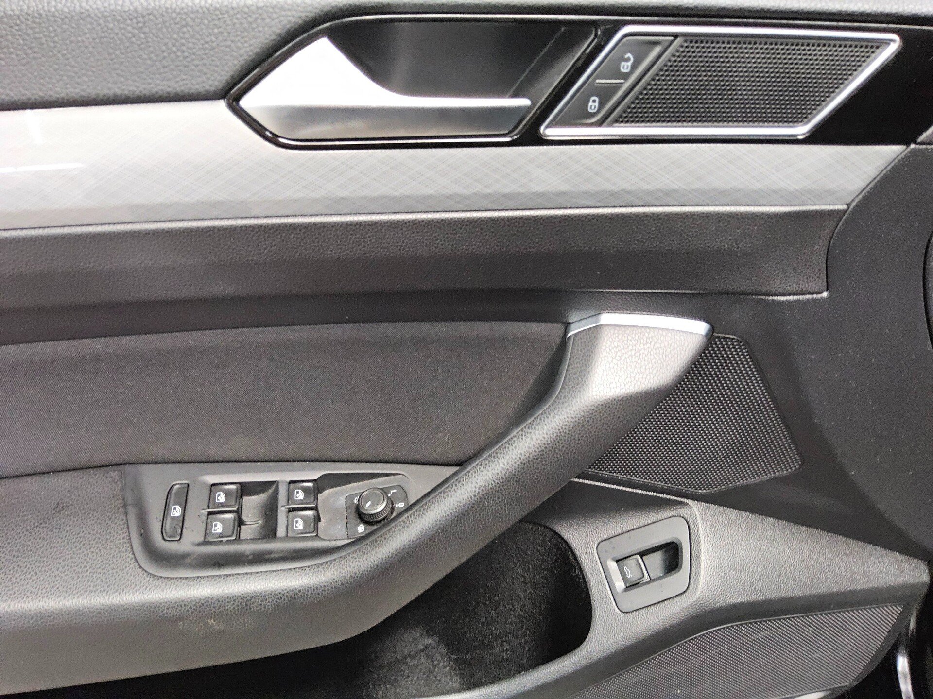 Volkswagen Passat Var. 1.5 TSI Business Navi LED RFK ACC 9