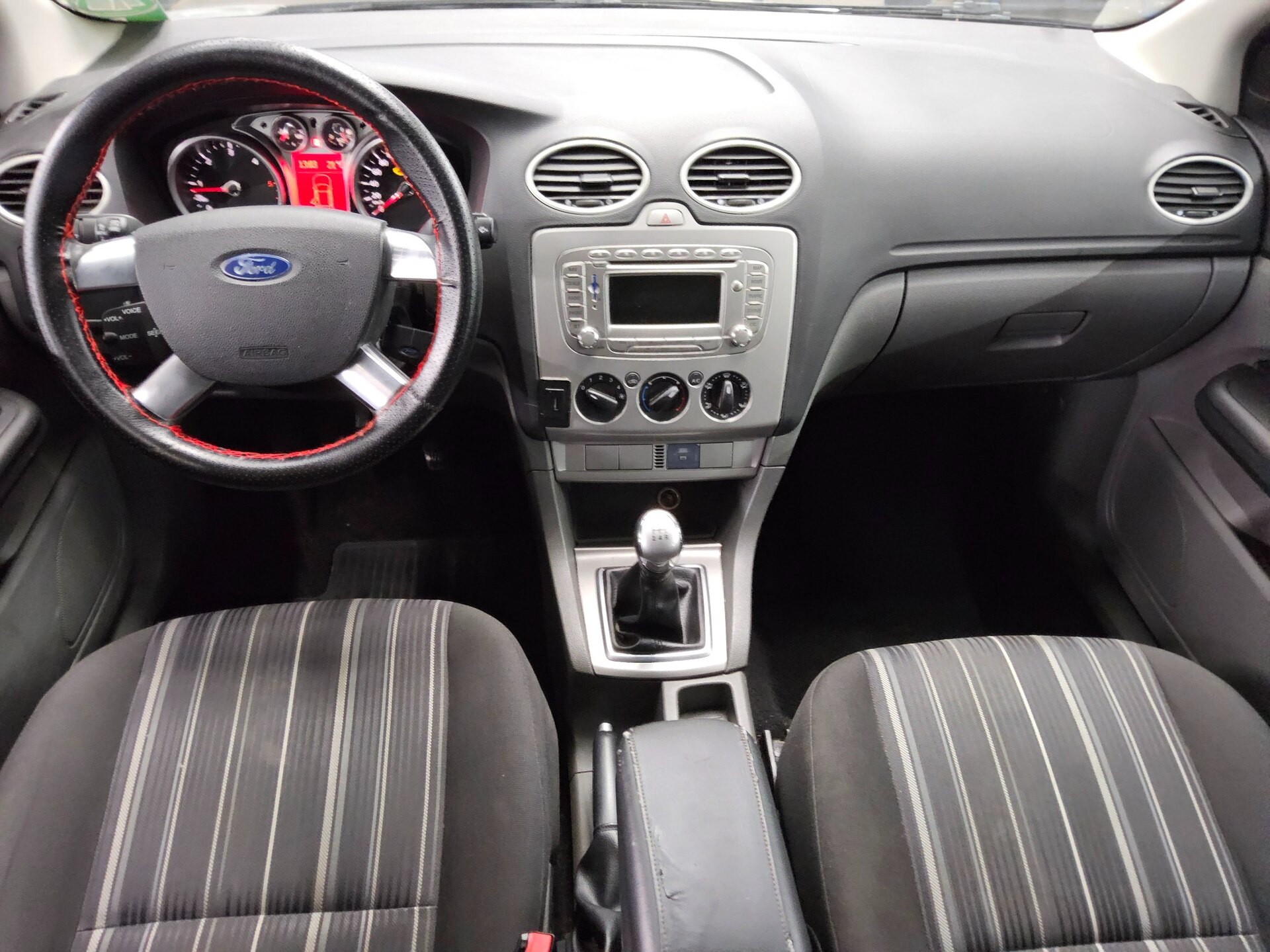 Ford Focus Turnier 1.6 TDCi Style Klima AHK Navi BT 5