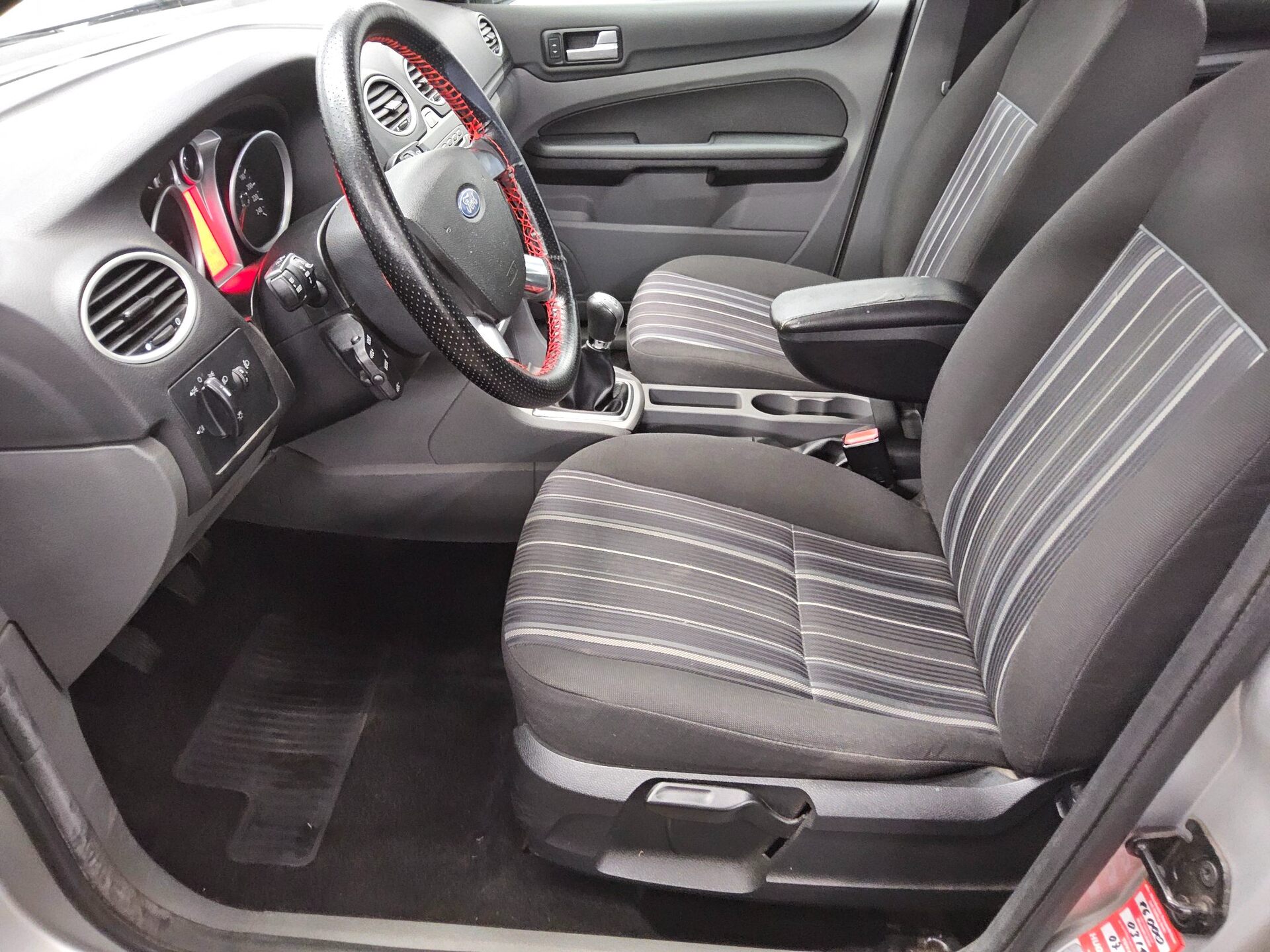 Ford Focus Turnier 1.6 TDCi Style Klima AHK Navi BT 8