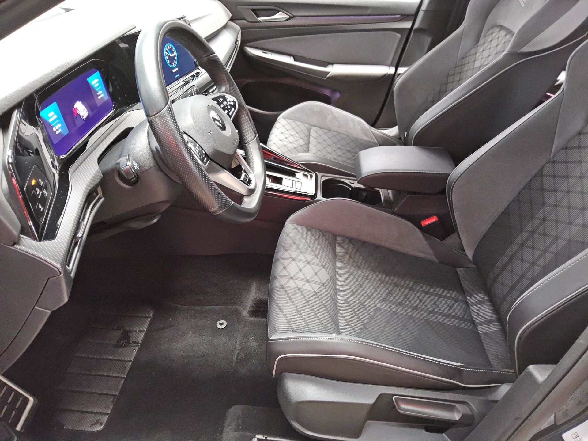 Volkswagen Golf-8 Var. 2.0 TDI R-Line Navi LED DC AHK ACC 9