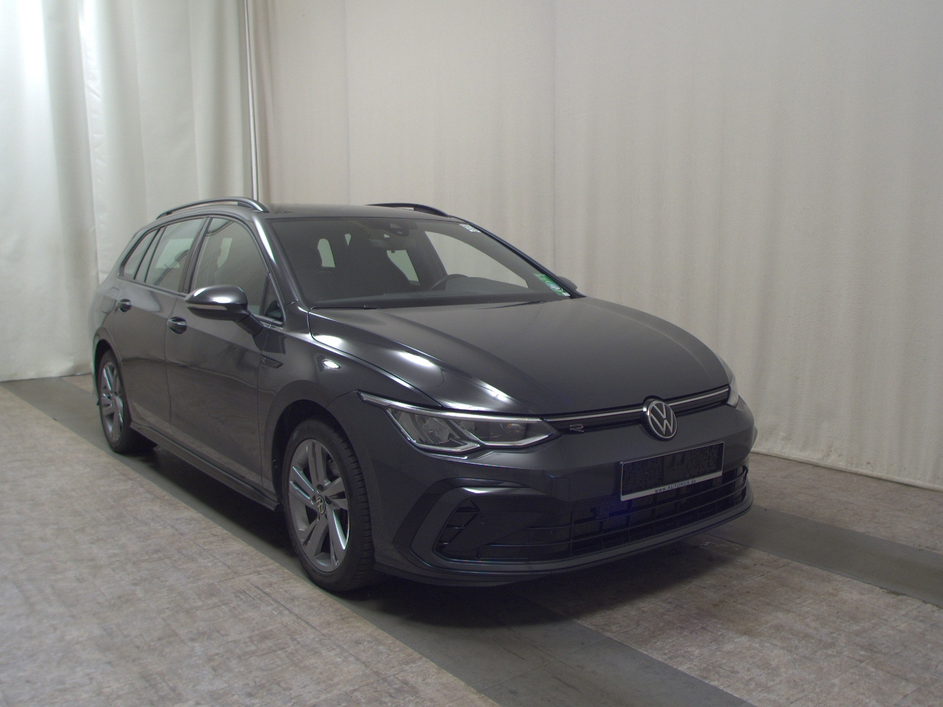Volkswagen Golf-8 Var. 2.0 TDI R-Line Navi LED DC AHK ACC 3