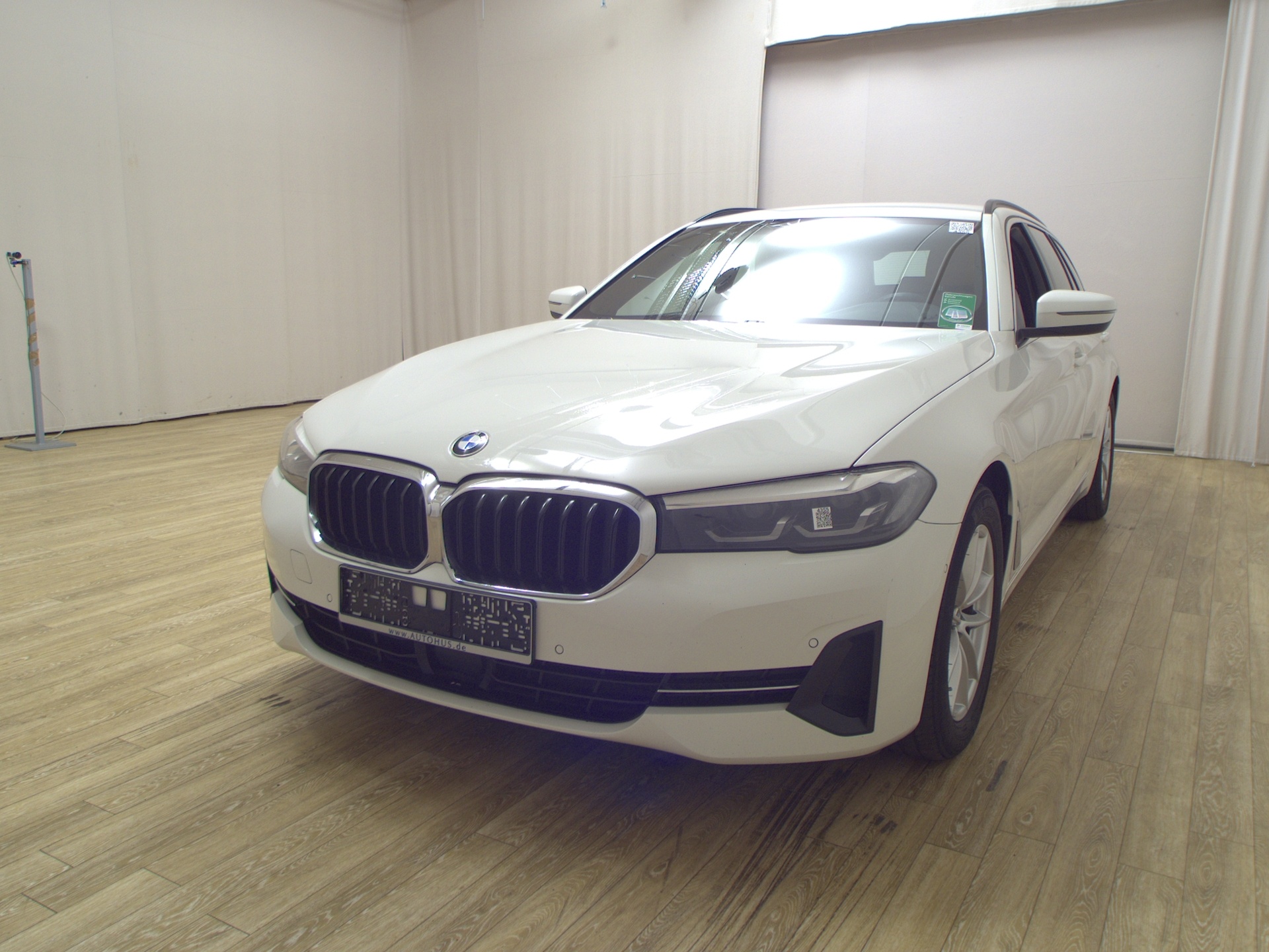 BMW 520dA Touring Navi LED LC-Pro Leder RfK Shz 2