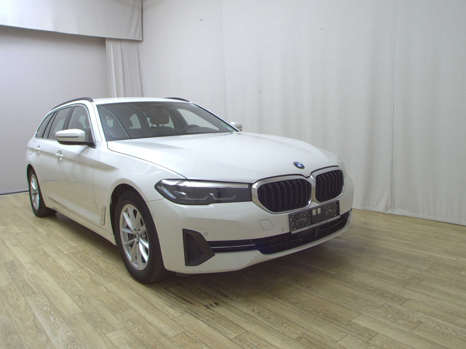 BMW 520dA Touring Navi LED LC-Pro Leder RfK Shz 3