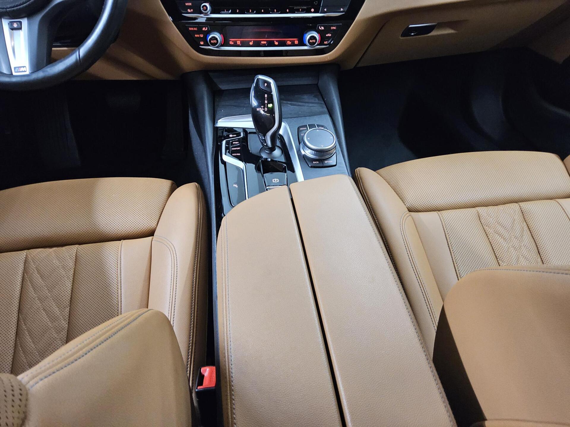 BMW 520dA Touring Navi LED LC-Pro Leder RfK Shz 6