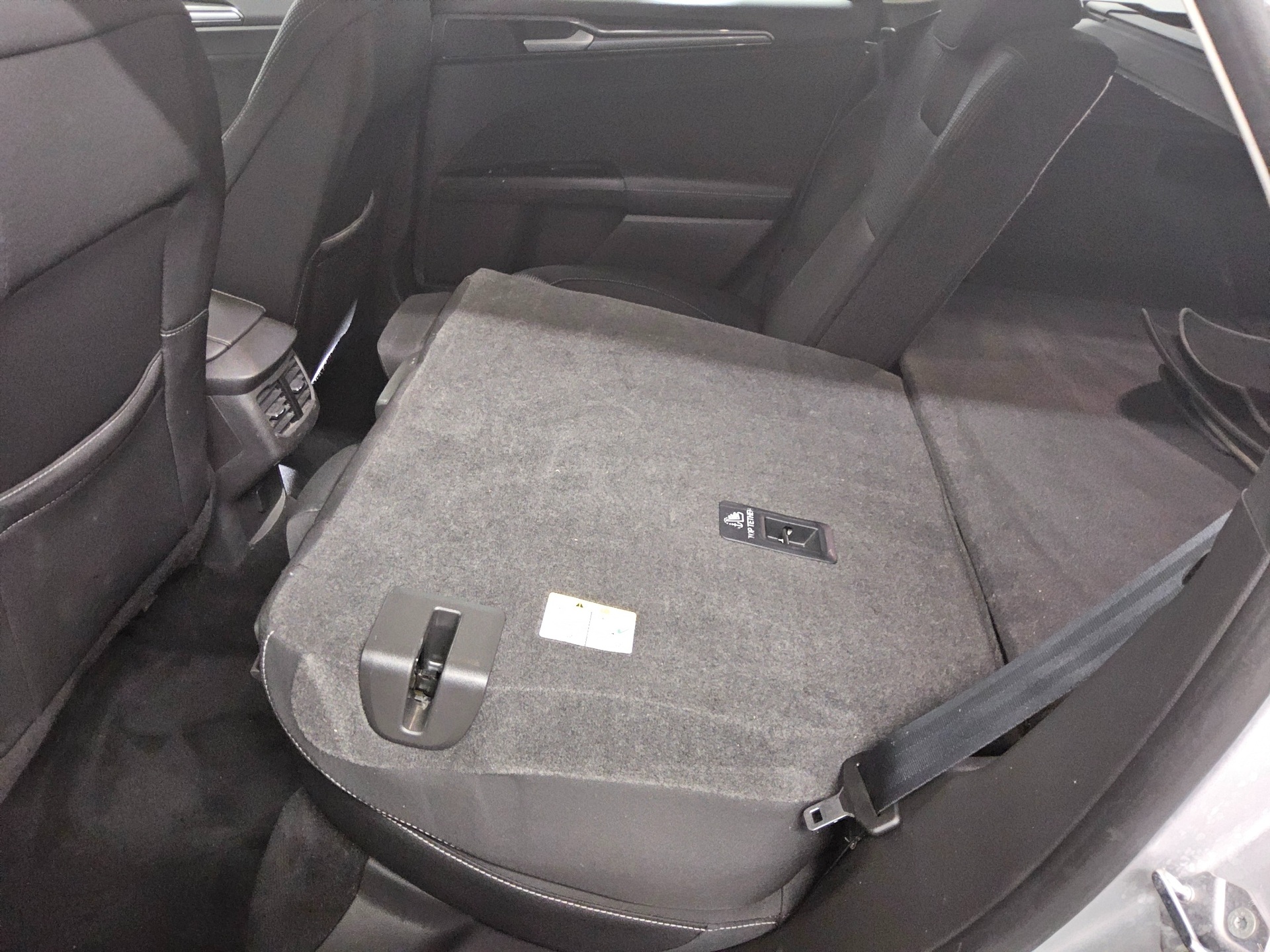Ford Mondeo Turnier 2.0 EB Titanium Navi ACC RfK PDC 12