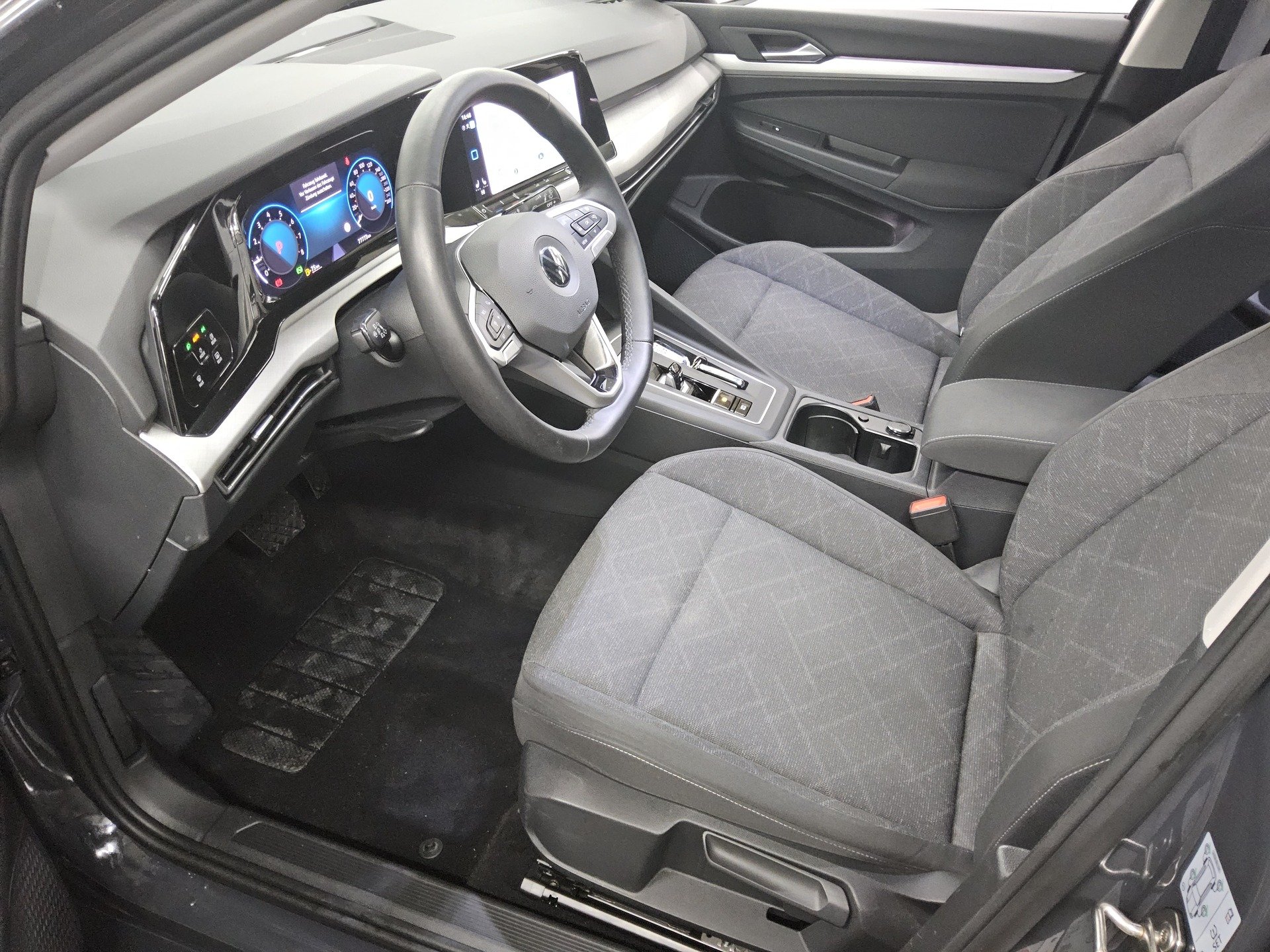 Volkswagen Golf-8 Var. 1.0 eTSI Life Navi LED DC ACC SHZ 8