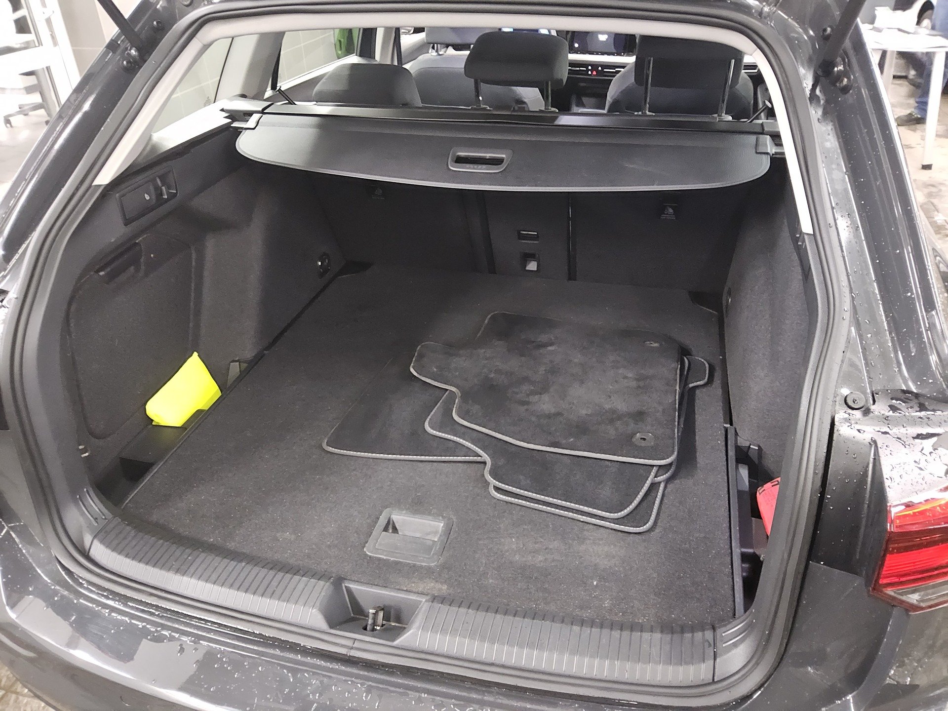 Volkswagen Golf-8 Var. 1.0 eTSI Life Navi LED DC ACC SHZ 12