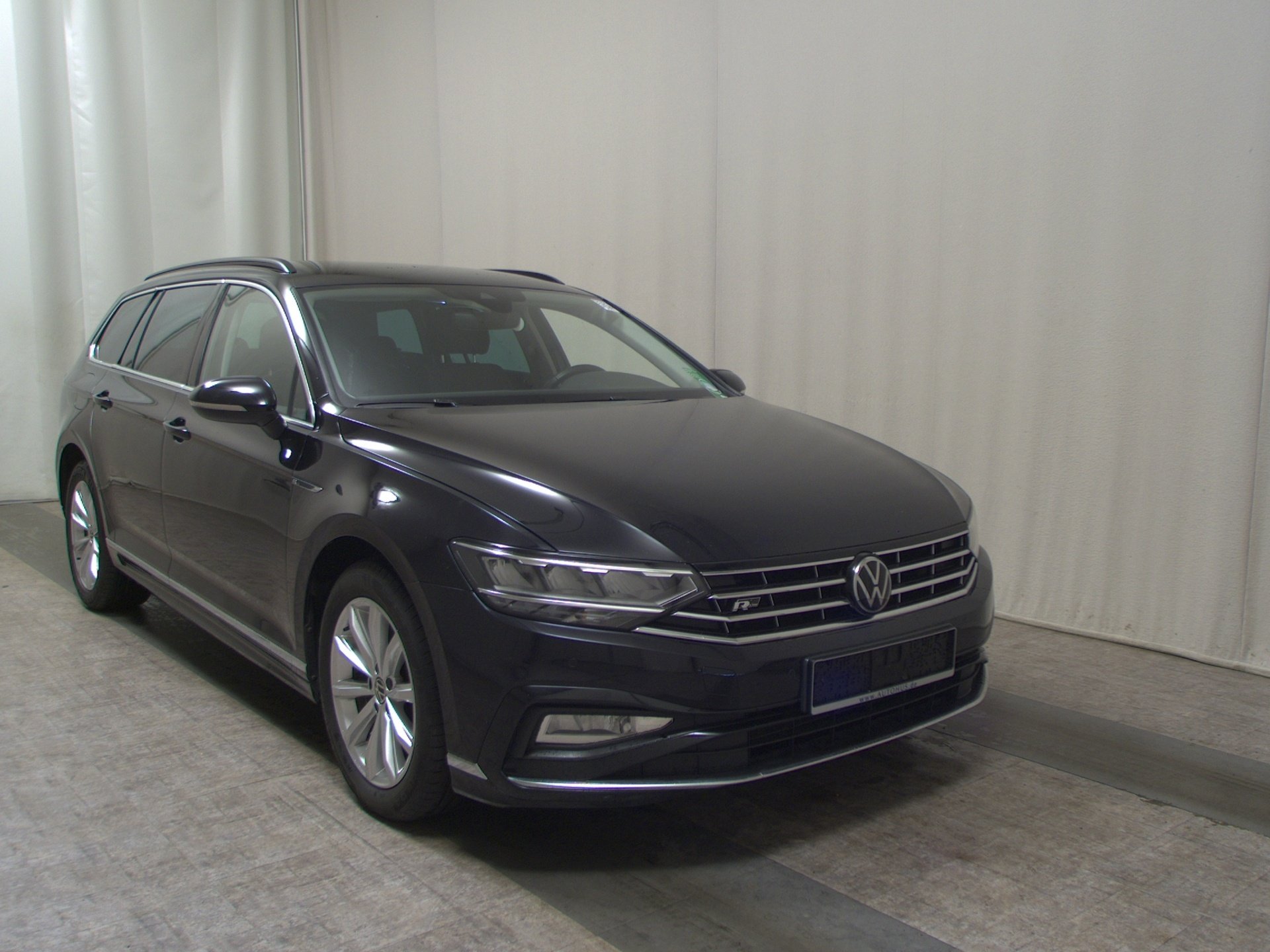 Volkswagen Passat Var. 2.0 TDI R-Line Navi LED AID RFK 3