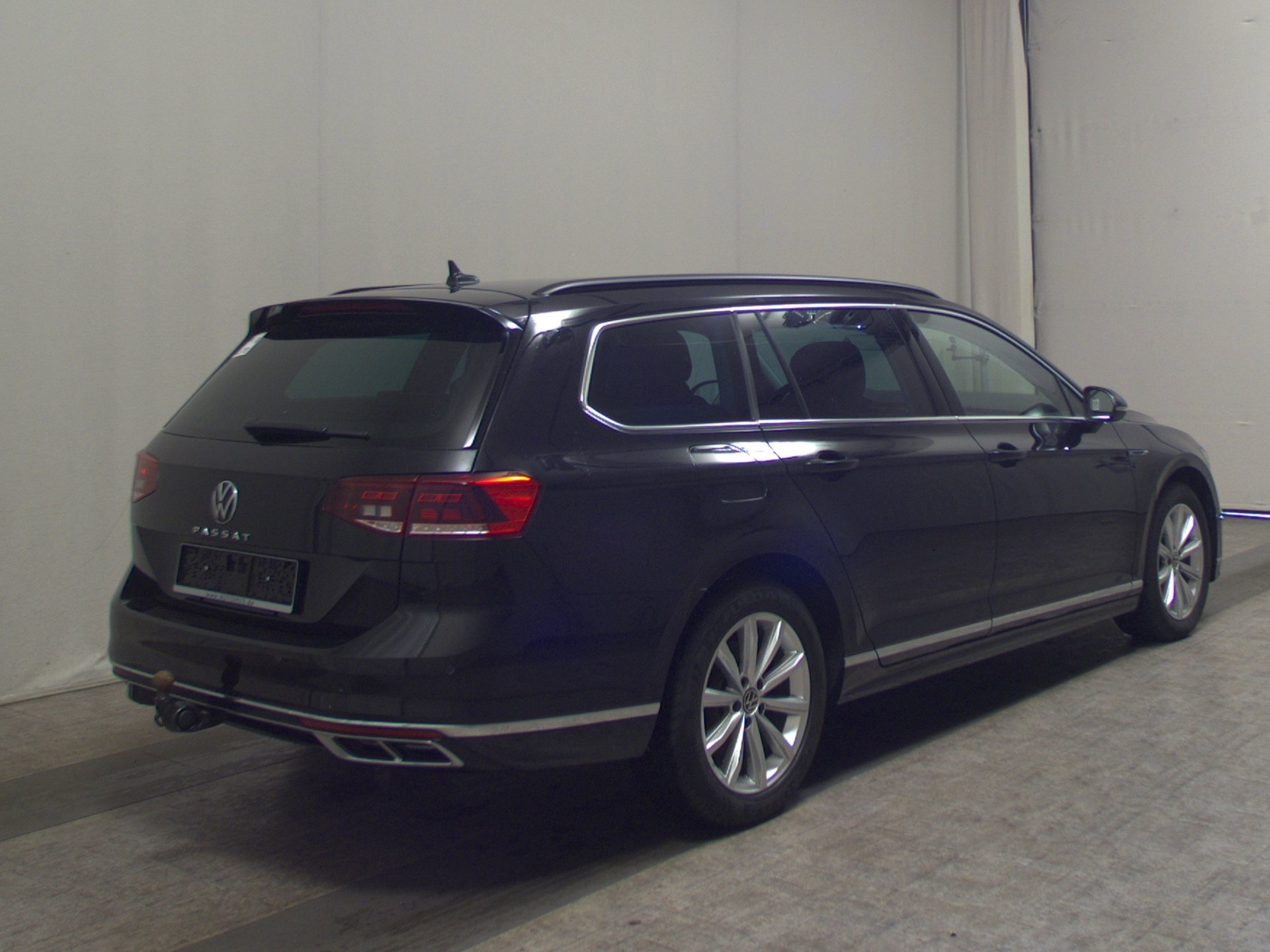 Volkswagen Passat Var. 2.0 TDI R-Line Navi LED AID RFK 4