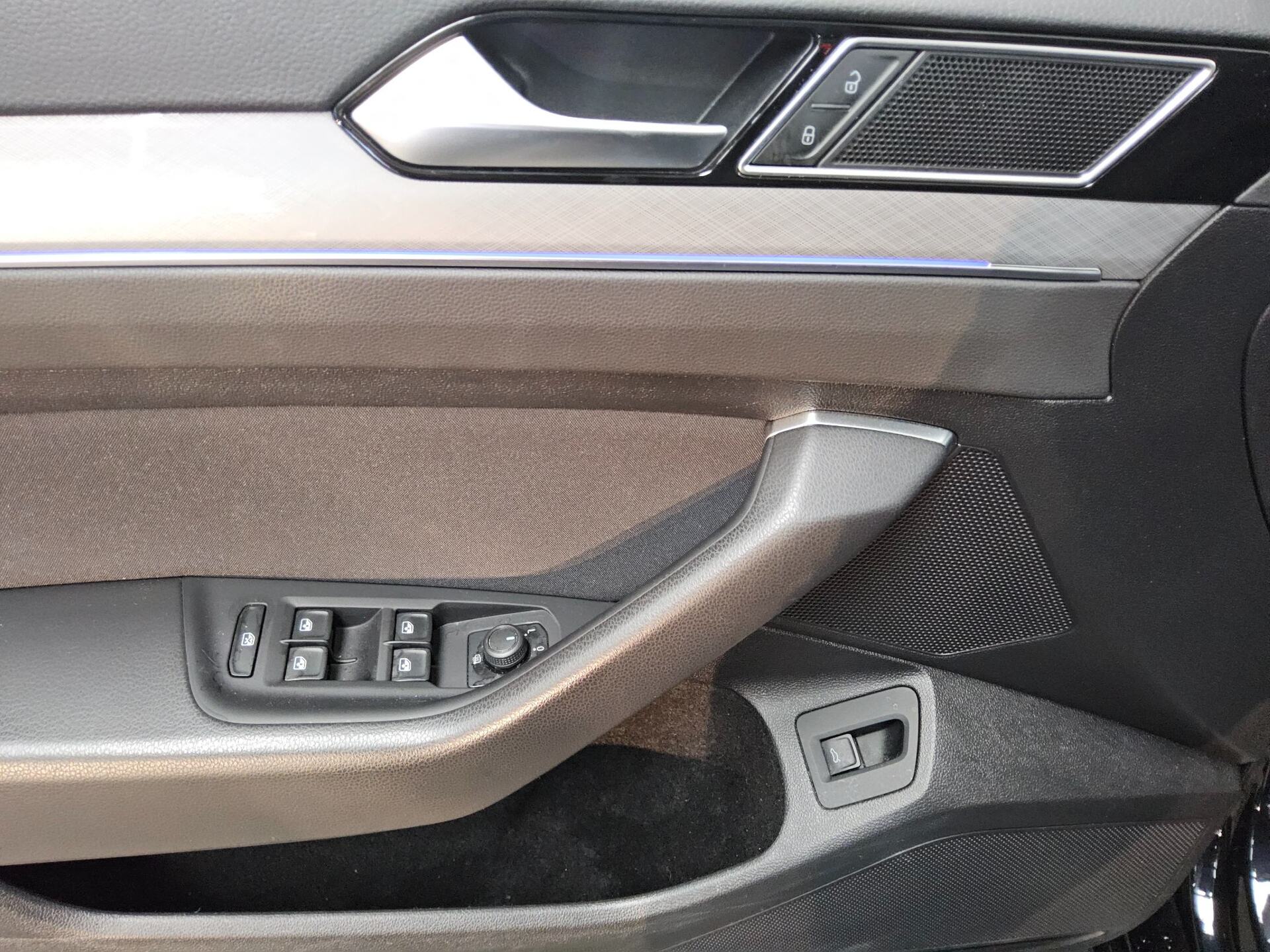 Volkswagen Passat Var. 2.0 TDI R-Line Navi LED AID RFK 10