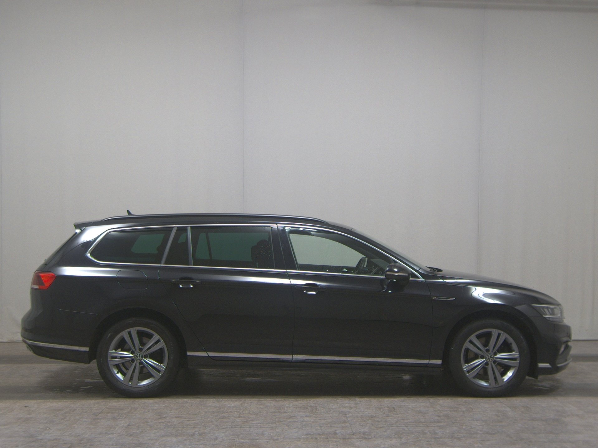 Volkswagen Passat Var. 2.0 TDI R-Line T-Leder Navi LED AHK