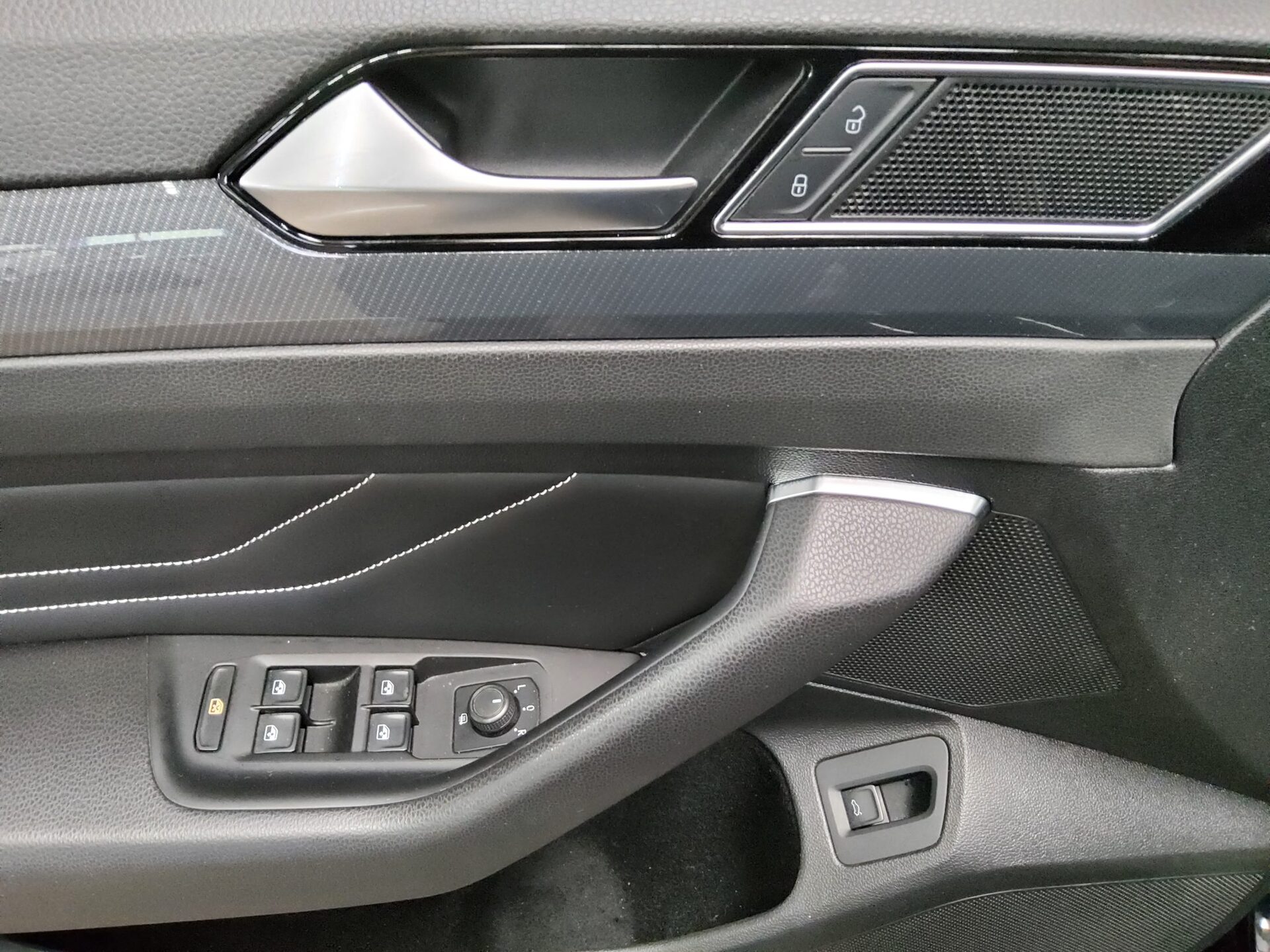 Volkswagen Passat Var. 2.0 TDI R-Line T-Leder Navi LED AHK 9