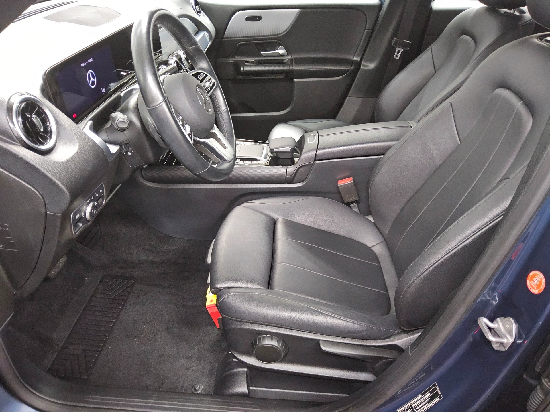 Mercedes-Benz GLB 220 d 4M Style Leder Navi LED MBUX+ AR AHK 9