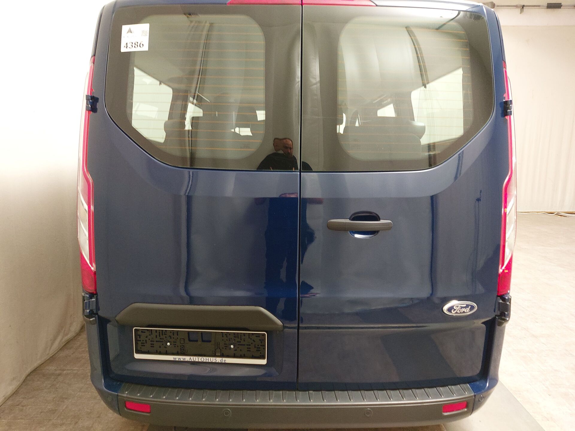 Ford Transit Custom 2.0 TDCi Trend L2 8-Sitze Nav PDC 6