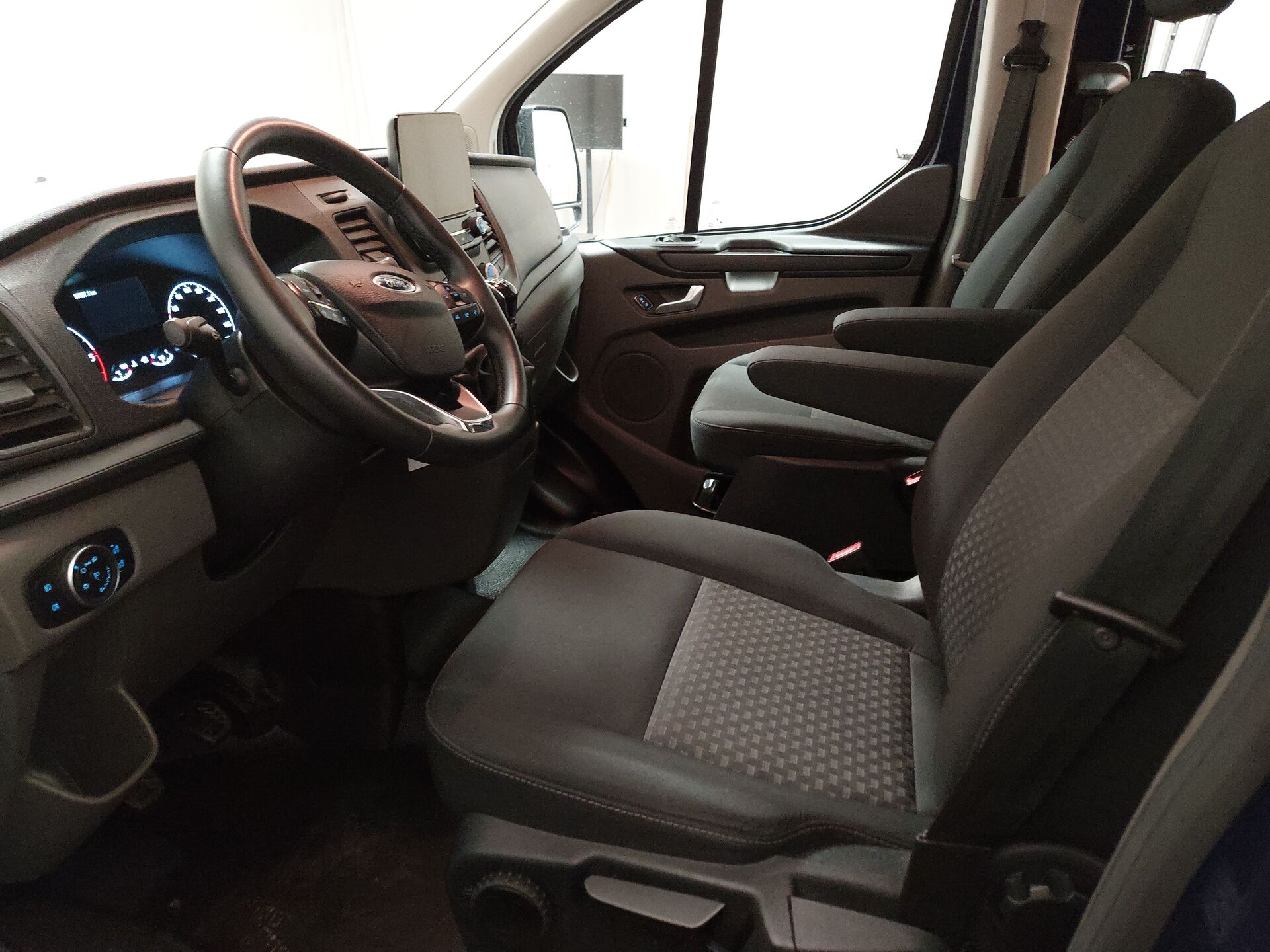 Ford Transit Custom 2.0 TDCi Trend L2 8-Sitze Nav PDC 12