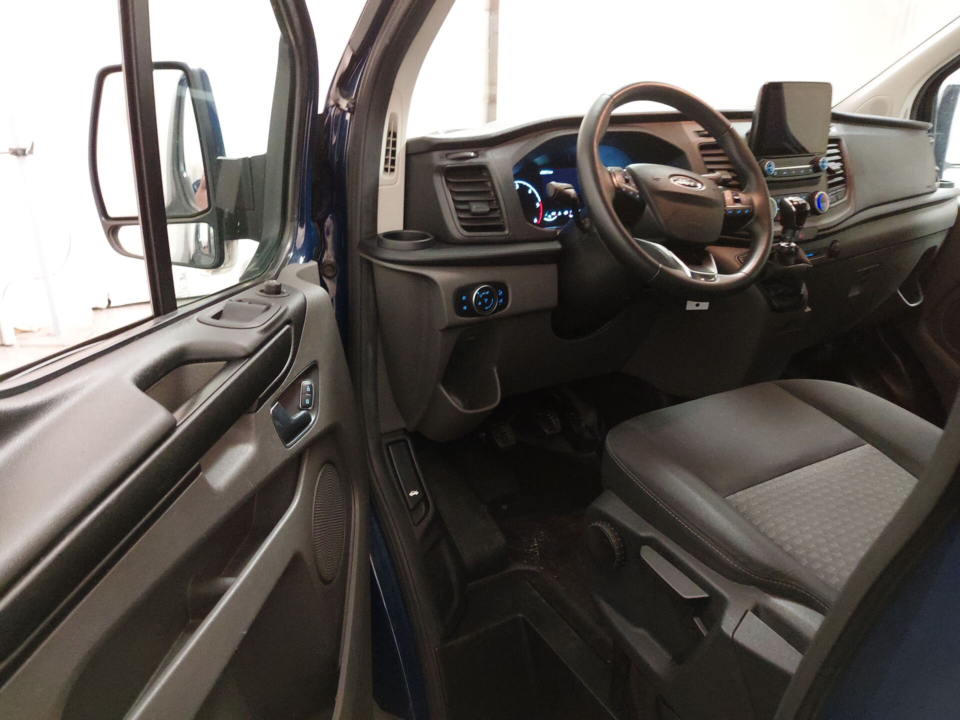 Ford Transit Custom 2.0 TDCi Trend L2 8-Sitze Nav PDC 14