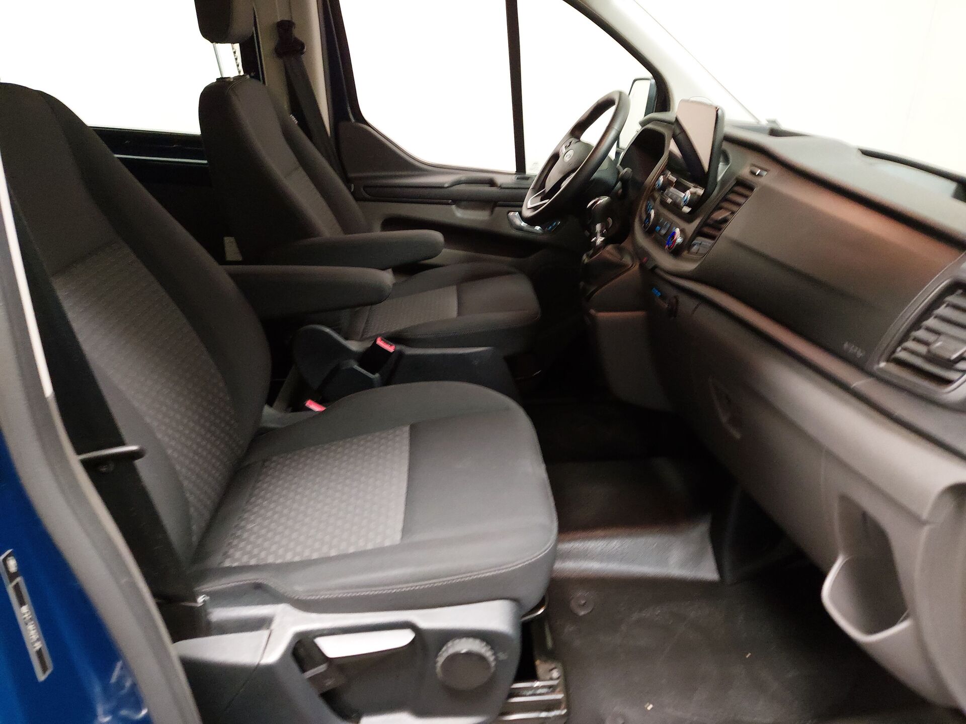 Ford Transit Custom 2.0 TDCi Trend L2 8-Sitze Nav PDC 15