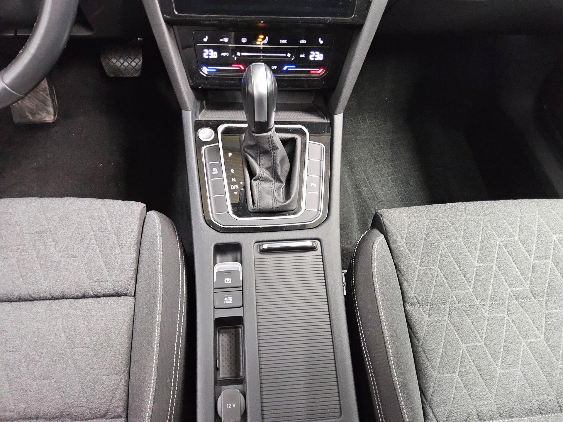 Volkswagen Passat Var. 2.0 TDI 4M Business Navi LED Pano 6