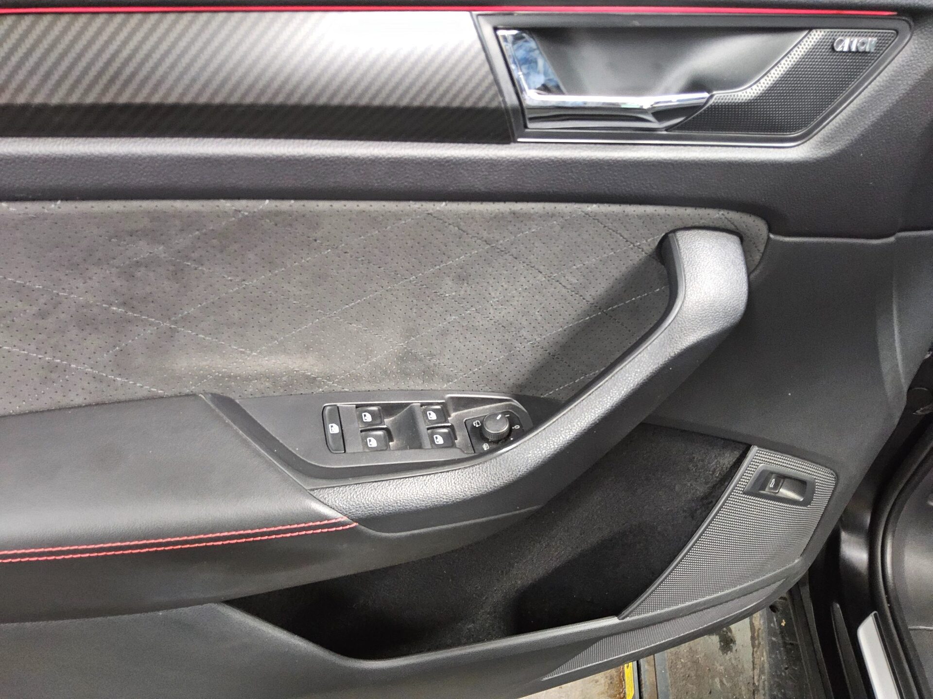 Skoda Kodiaq 2.0 TDI 4x4 RS 7-Sitze Navi LED vc Pano 10