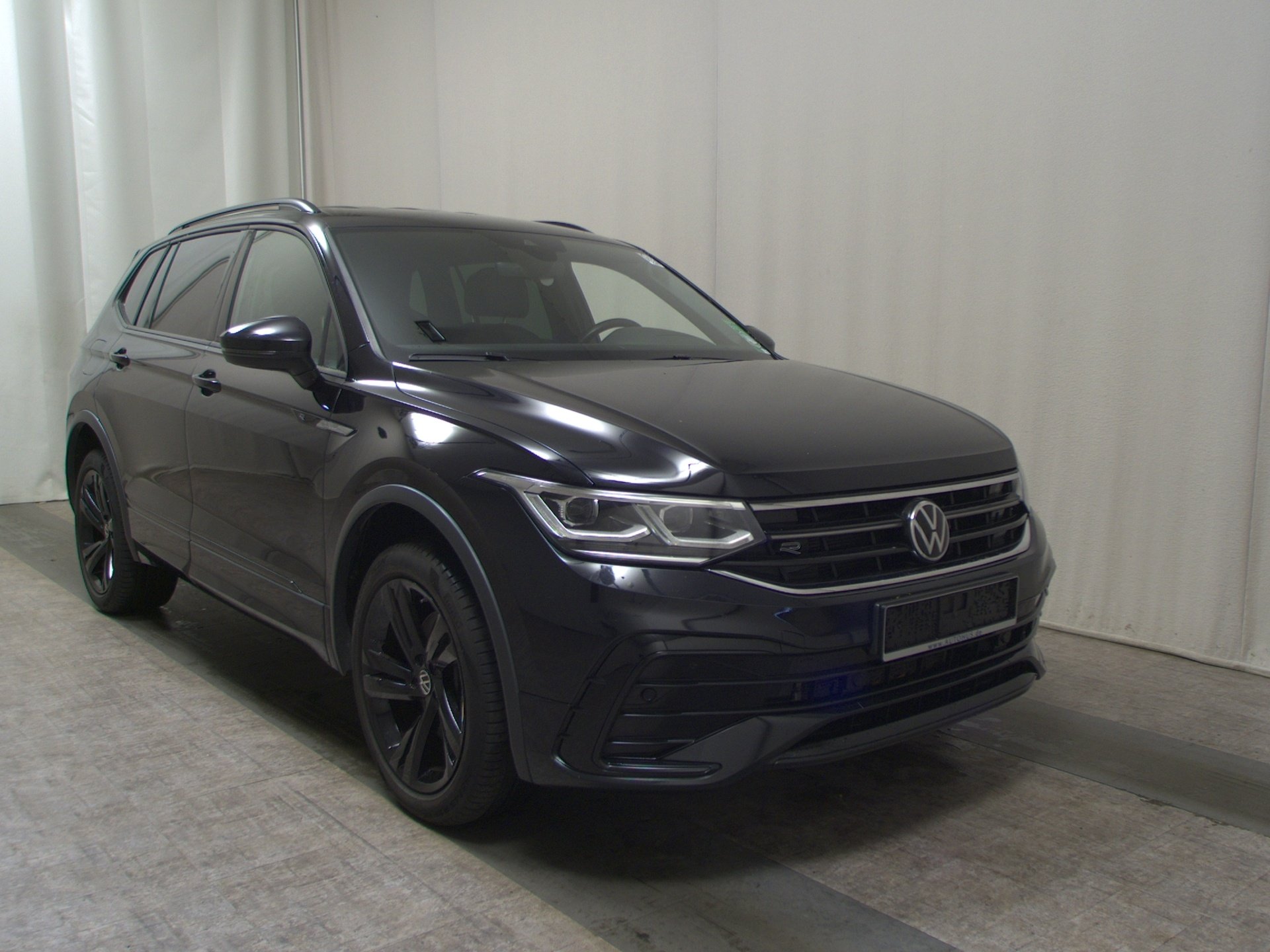Volkswagen Tiguan Allspace 2.0 TDI 4M R-Line Navi LED HuD 3