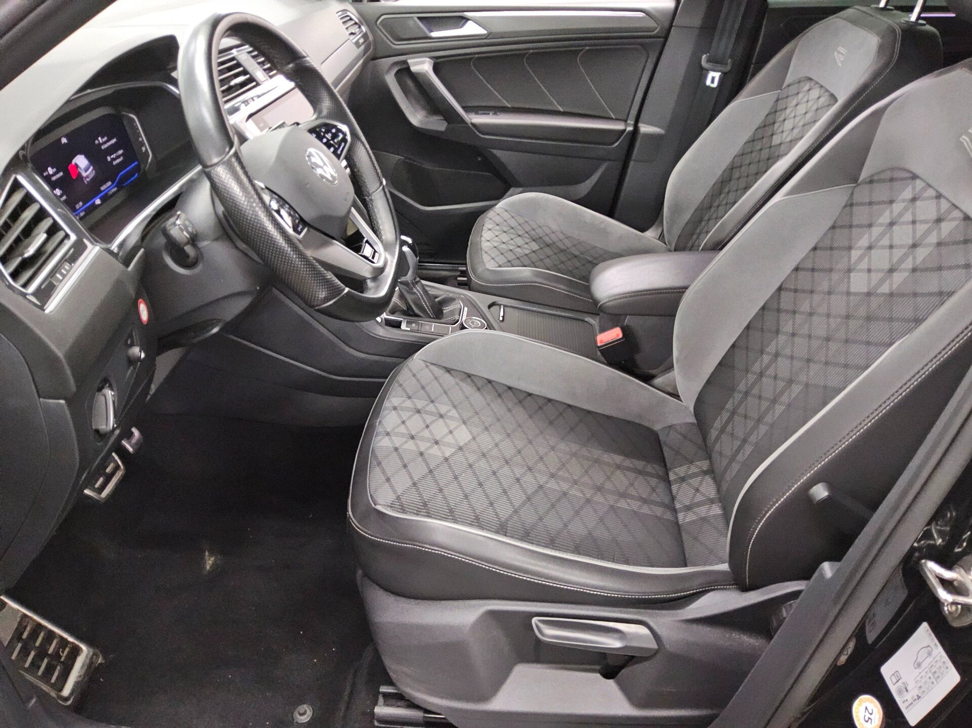 Volkswagen Tiguan Allspace 2.0 TDI 4M R-Line Navi LED HuD 9