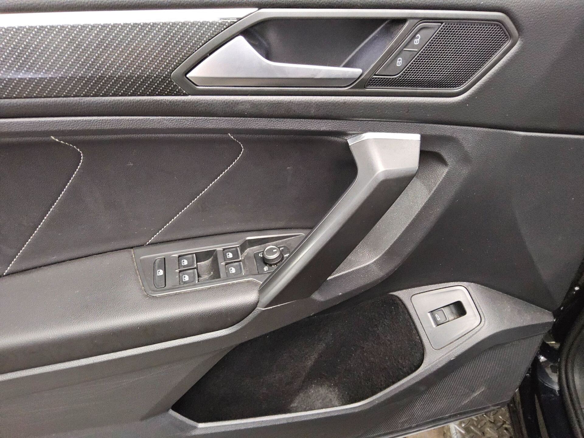 Volkswagen Tiguan Allspace 2.0 TDI 4M R-Line Navi LED HuD 10