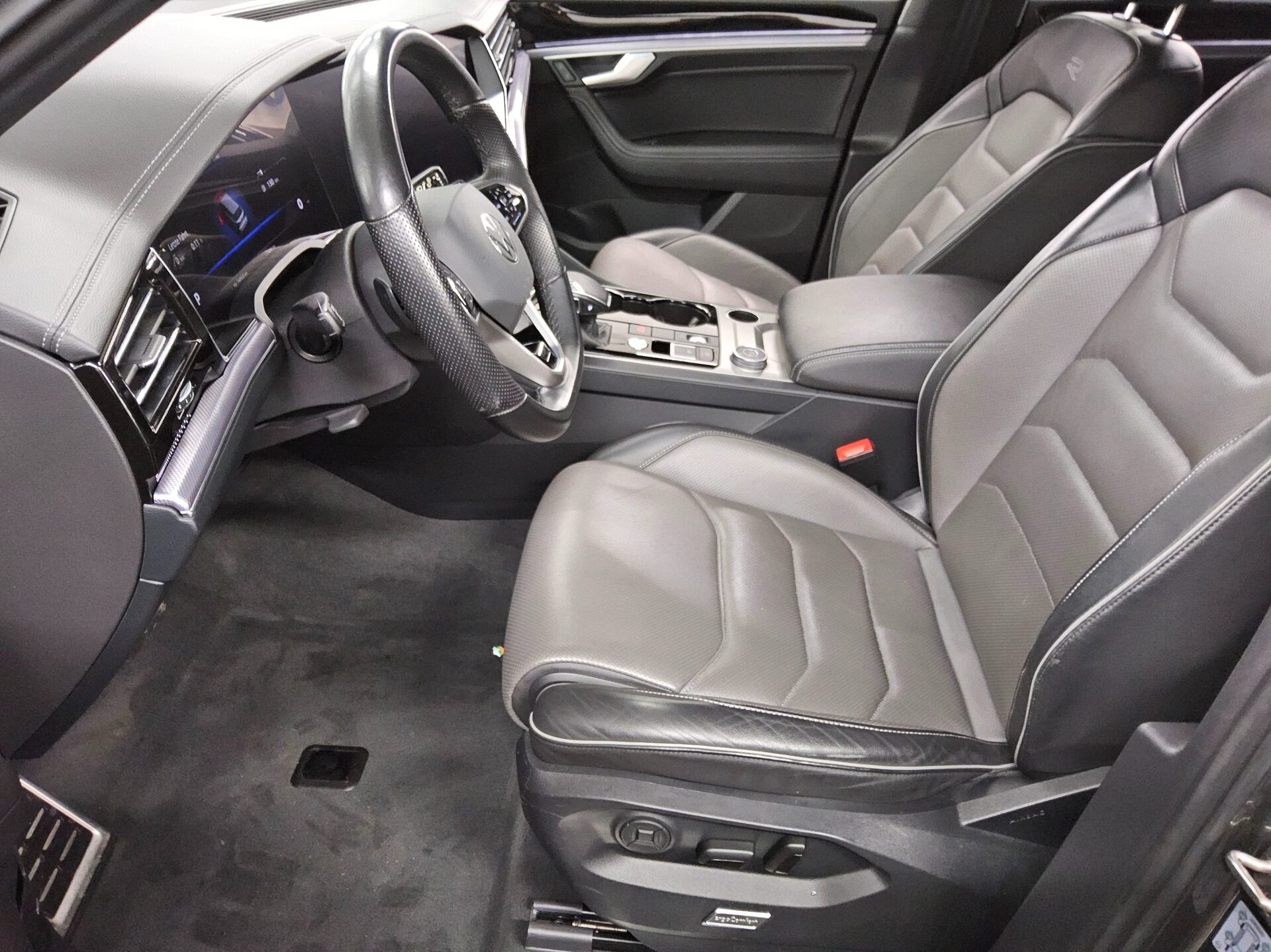 Volkswagen Touareg 3.0 TDI 4M R-Line Leder Navi LED AID Shz 9