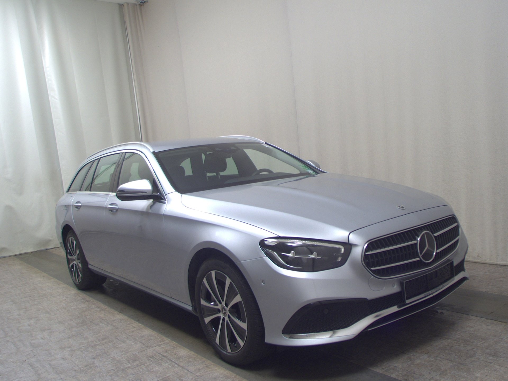 Mercedes-Benz E 300 T de Navi Widescreen LED RFK Distr.+ AHK 3