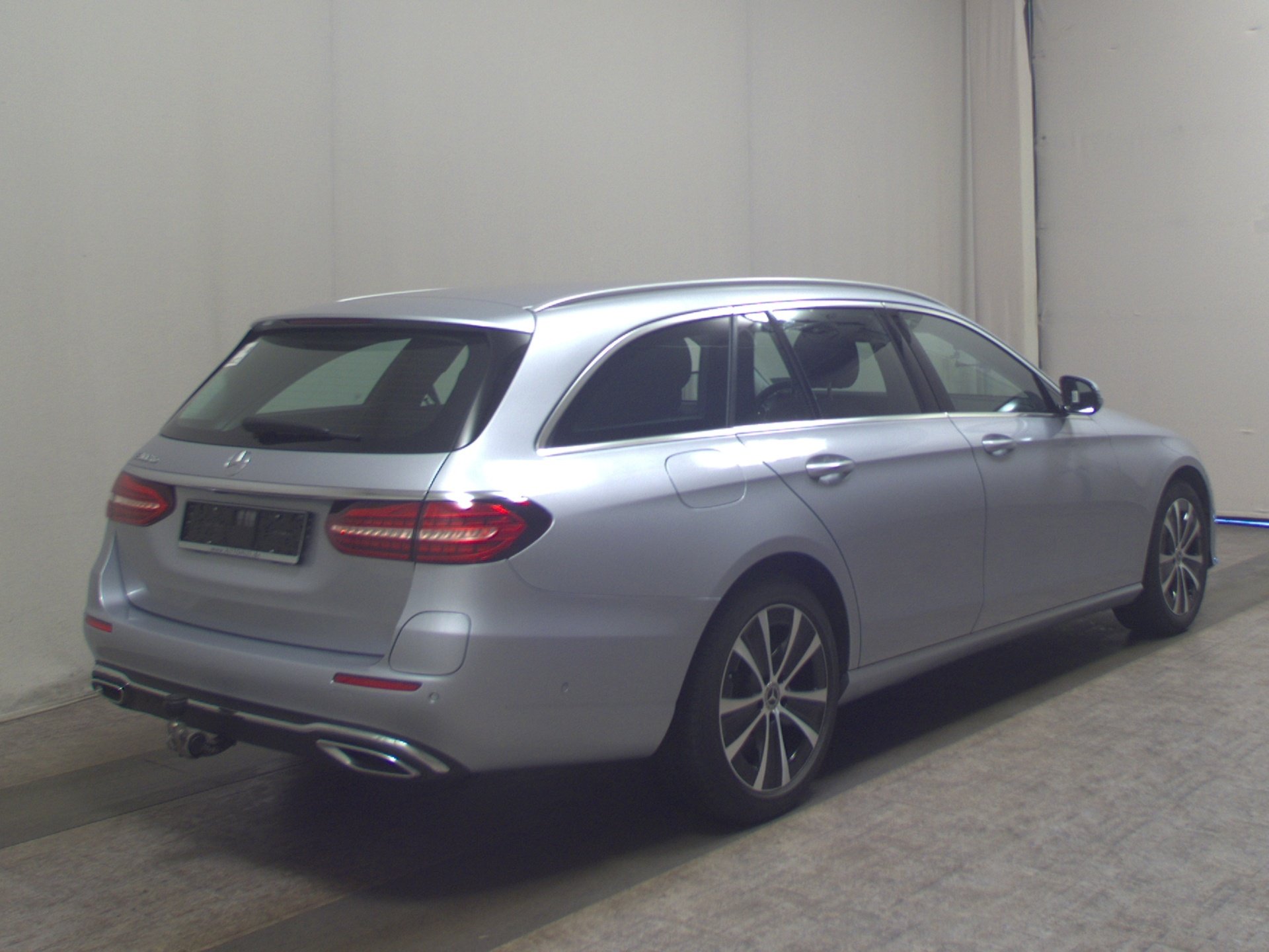 Mercedes-Benz E 300 T de Navi Widescreen LED RFK Distr.+ AHK 4