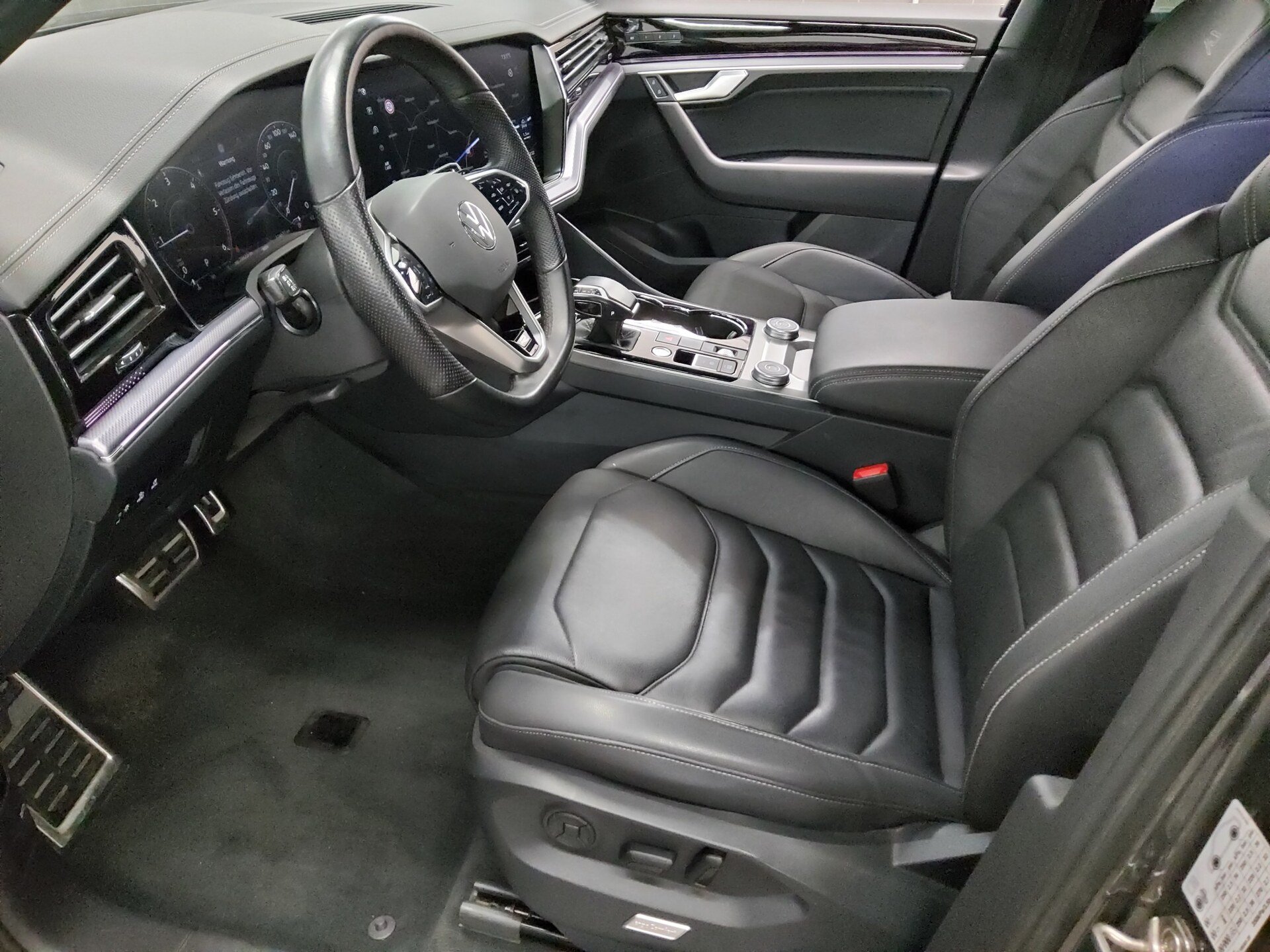 Volkswagen Touareg 3.0 TDI 4M R-Line Leder Navi LED AID RfK 9