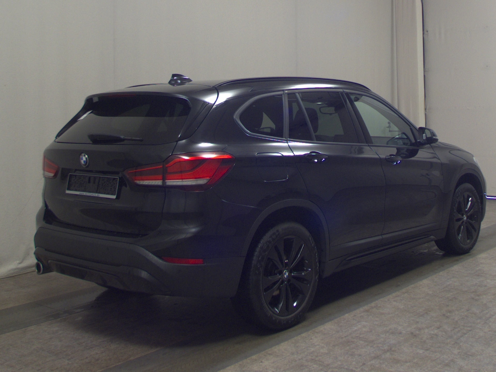 BMW X1 sDrive18i Sport-Line Navi LED HuD Leder RFK 4