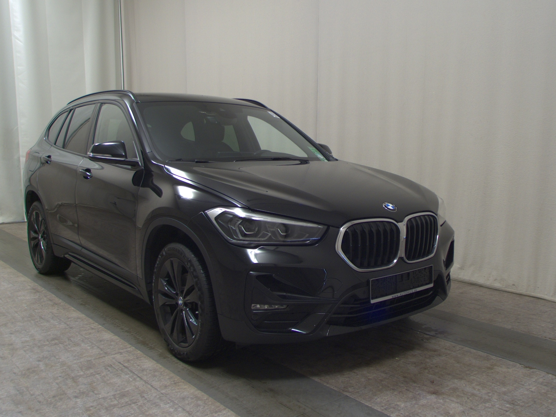 BMW X1 sDrive18i Sport-Line Navi LED HuD Leder RFK 3