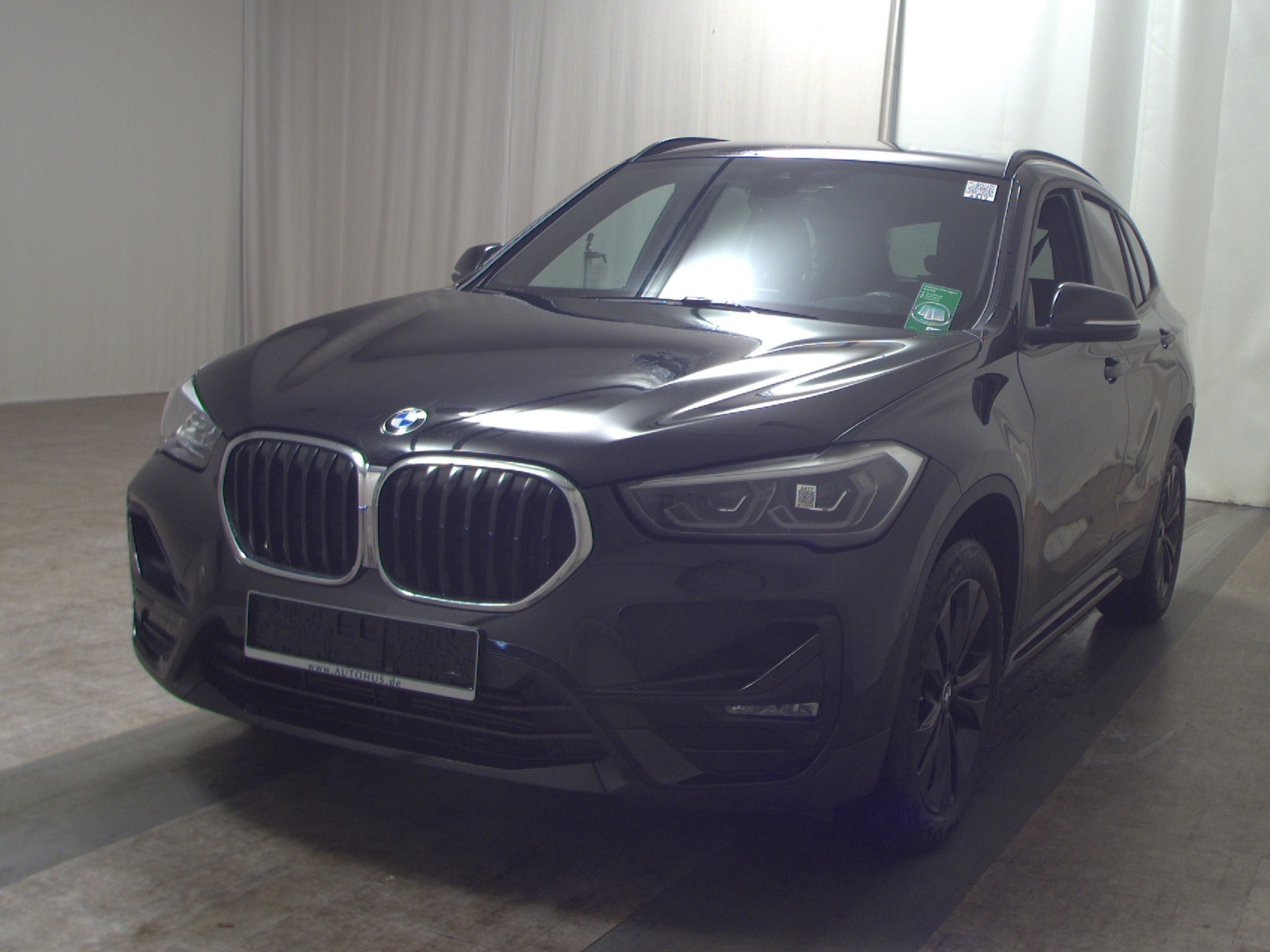 BMW X1 sDrive18i Sport-Line Navi LED HuD Leder RFK 2