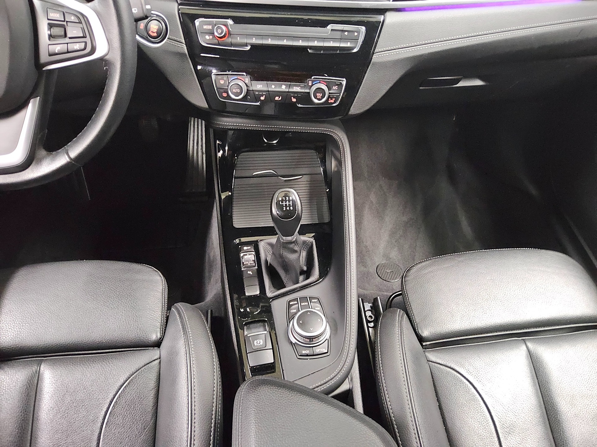 BMW X1 sDrive18i Sport-Line Navi LED HuD Leder RFK 6