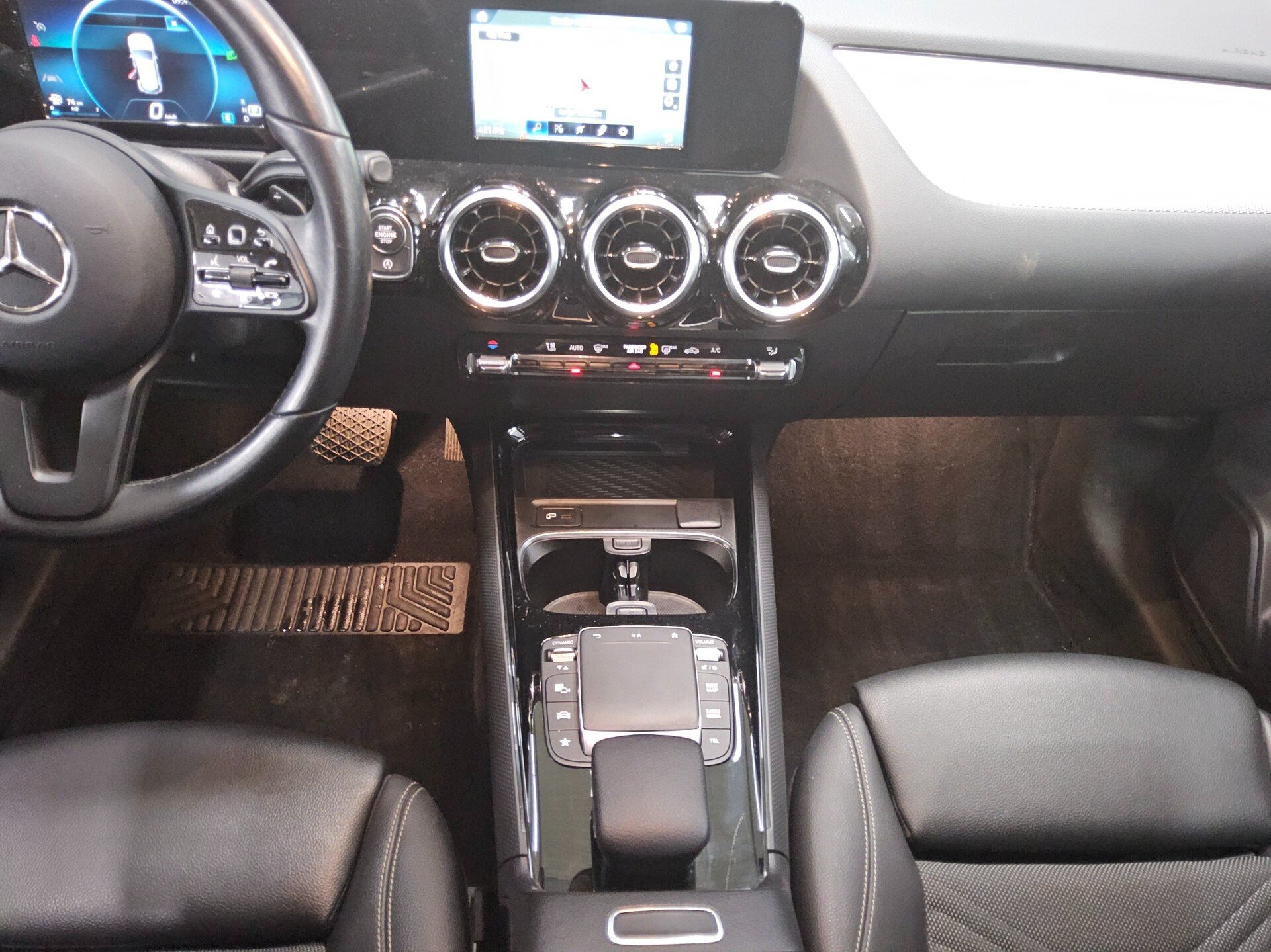 Mercedes-Benz GLA 200 d Style T-Leder Navi LED PDCSHZ Tempomat 6