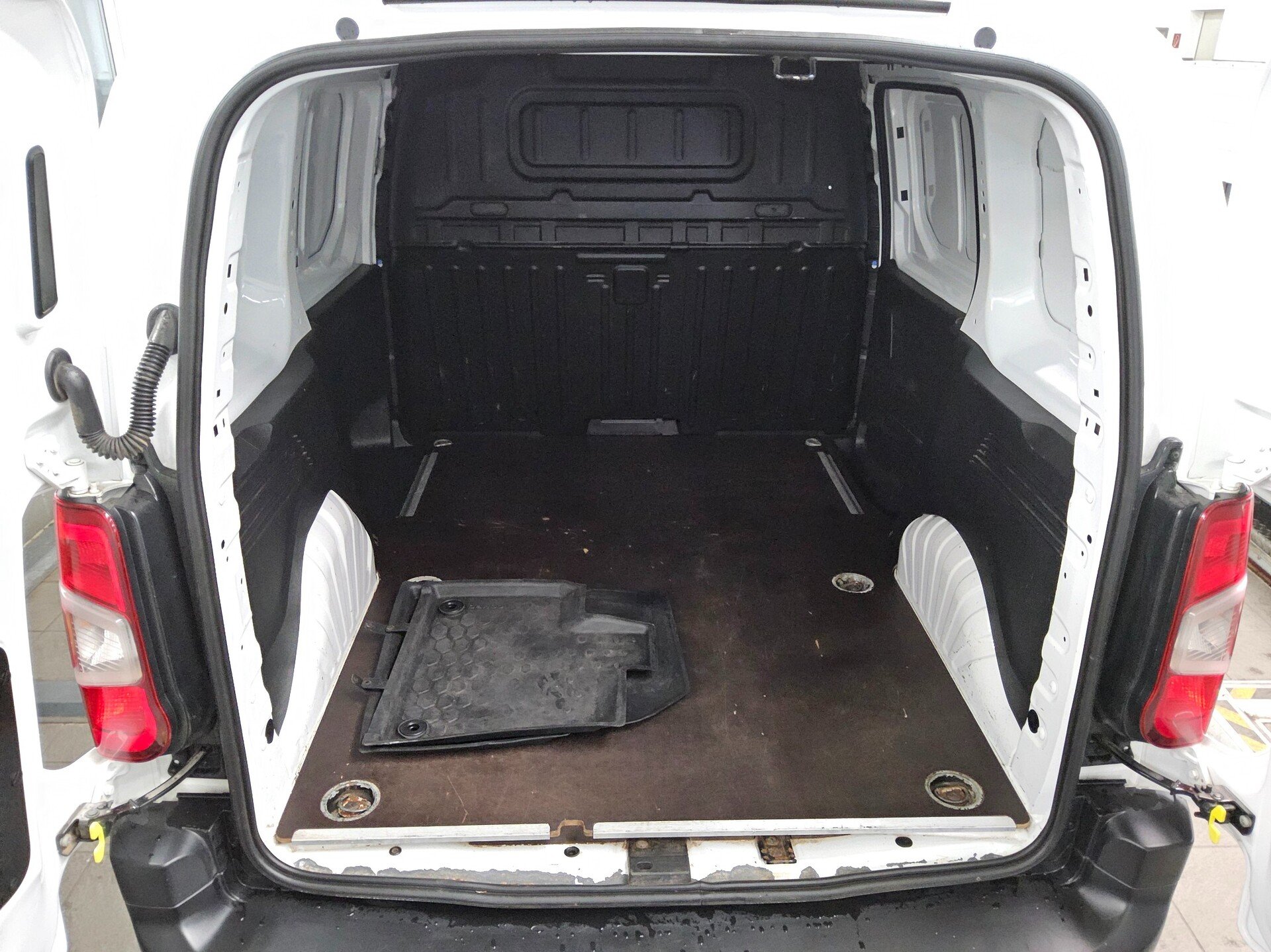 Opel Combo Cargo 1.5 D Edition 2-Sitzer Klima Shz 10