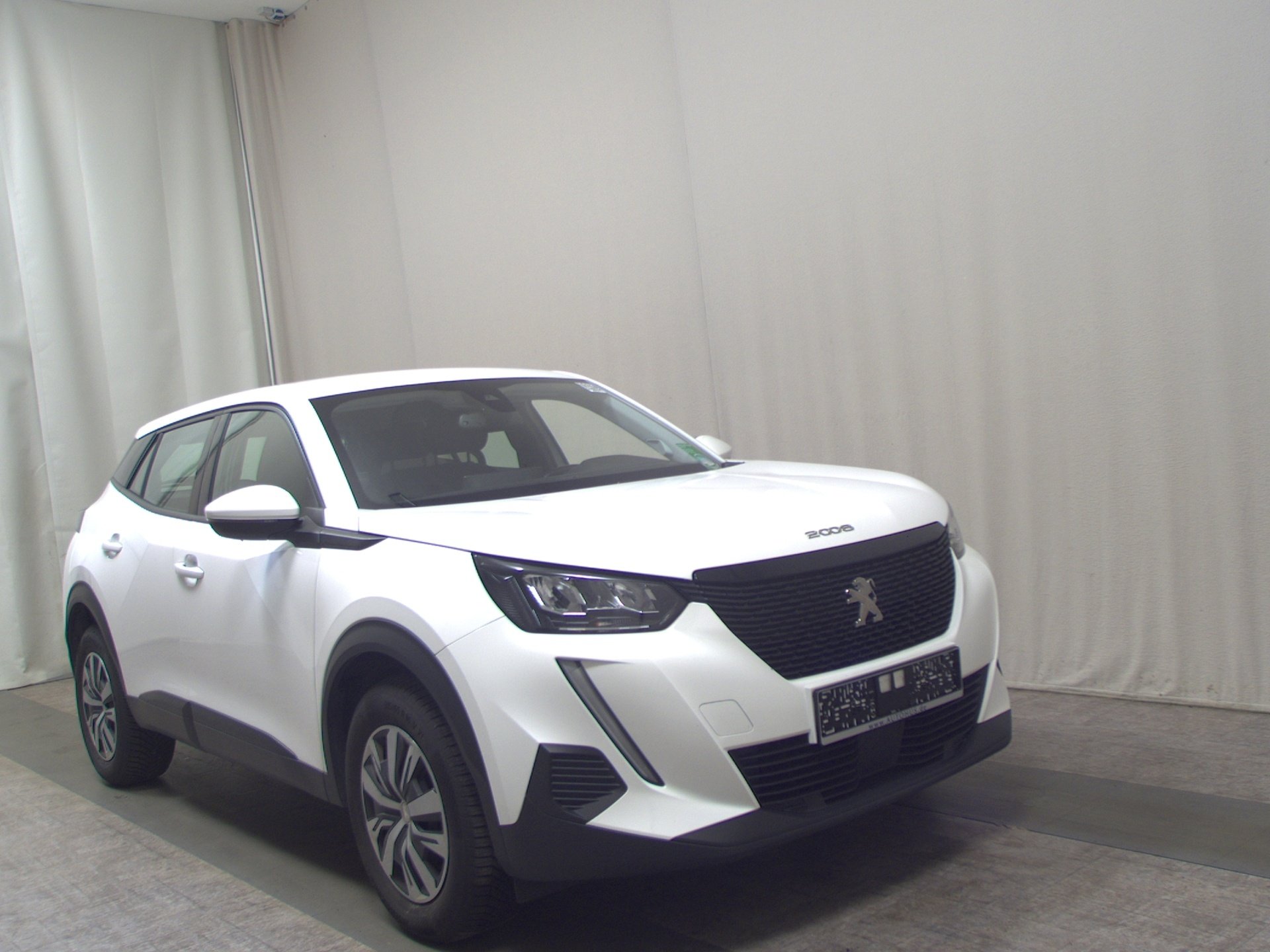 Peugeot 2008 1.5 BlueHDI Active Navi LED AHK Shz PDC DAB 3