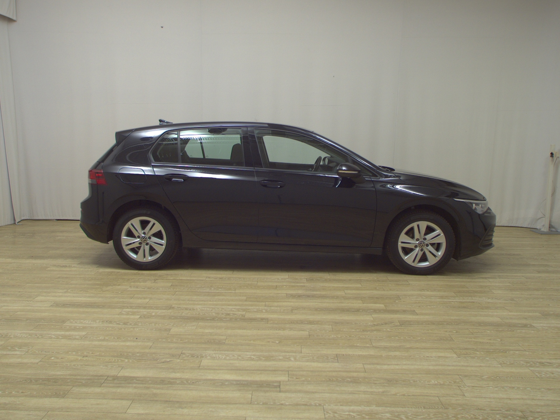 Volkswagen Golf-8 2.0 TDI Life Navi LED+ DC ACC PDC Shz BT