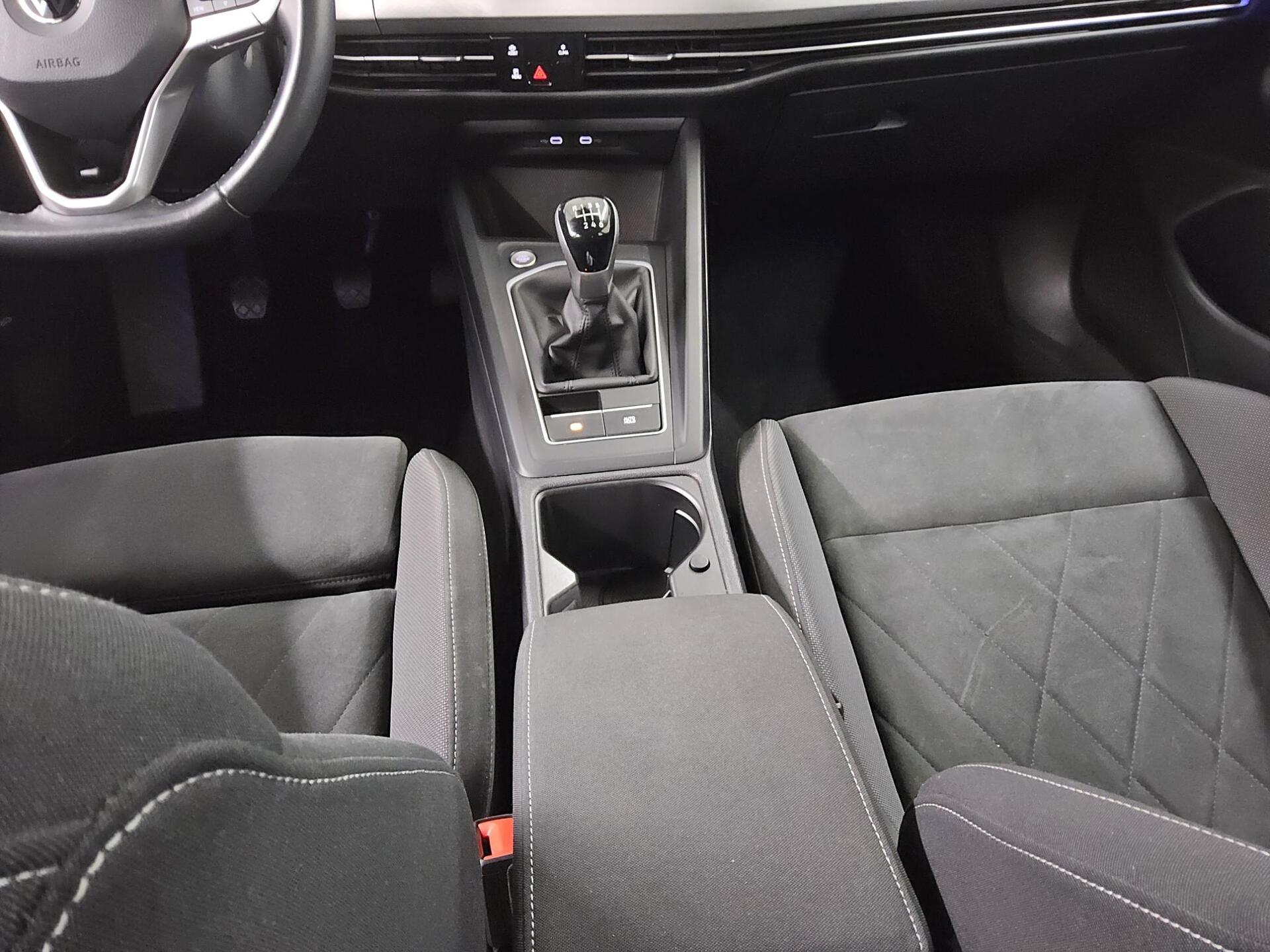 Volkswagen Golf-8 2.0 TDI Life Navi LED+ DC ACC PDC Shz BT 6