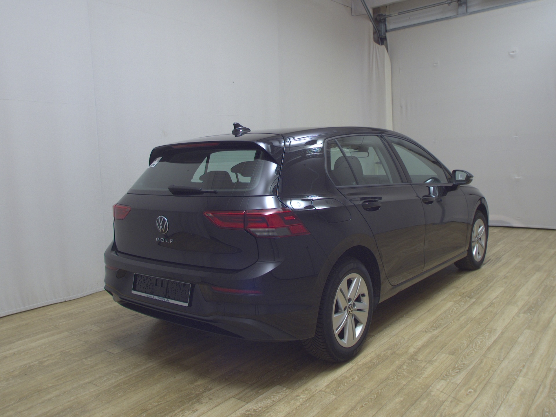 Volkswagen Golf-8 2.0 TDI Life Navi LED+ DC ACC PDC Shz BT 4