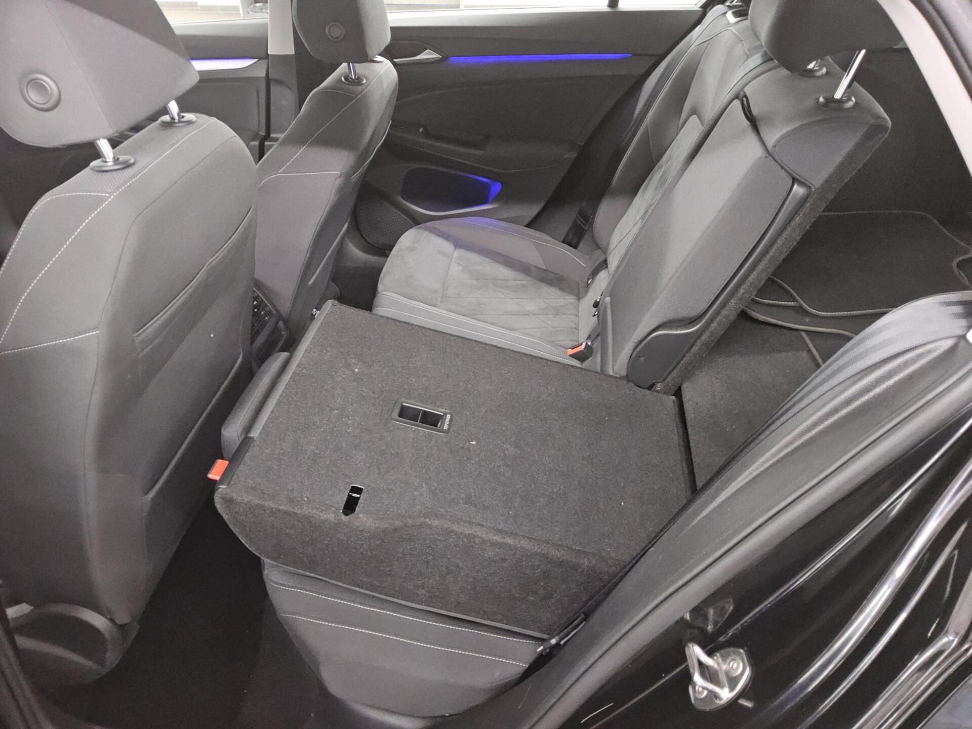 Volkswagen Golf-8 2.0 TDI Life Navi LED+ DC ACC PDC Shz BT 13