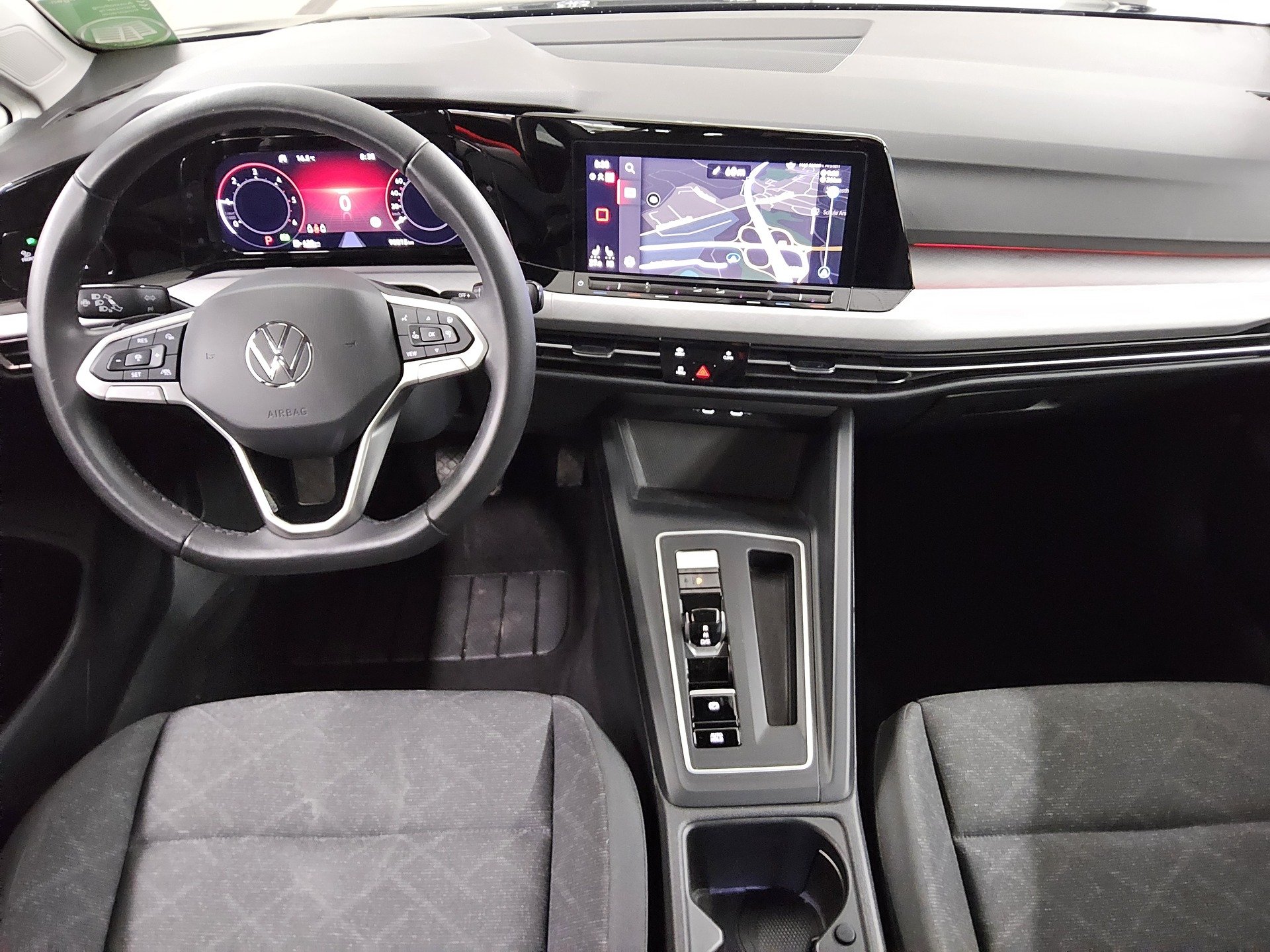 Volkswagen Golf-8 Var. 2.0 TDI Life Navi DC LED+ ACC 5