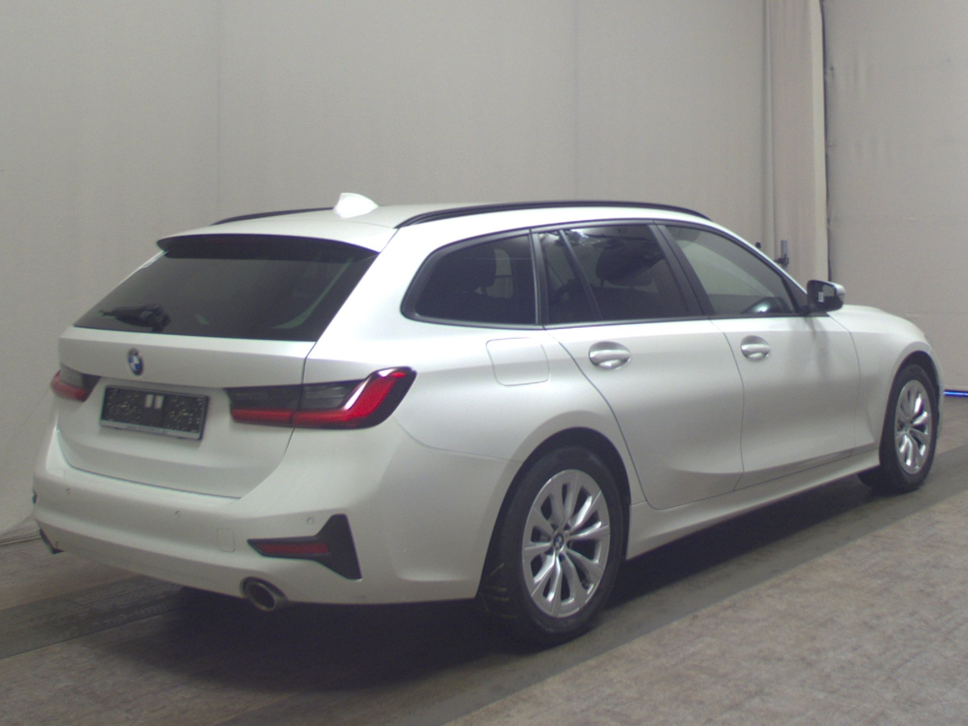 BMW 318iA Touring Navi LC Pro HuD HiFi LED PDC Shz 4