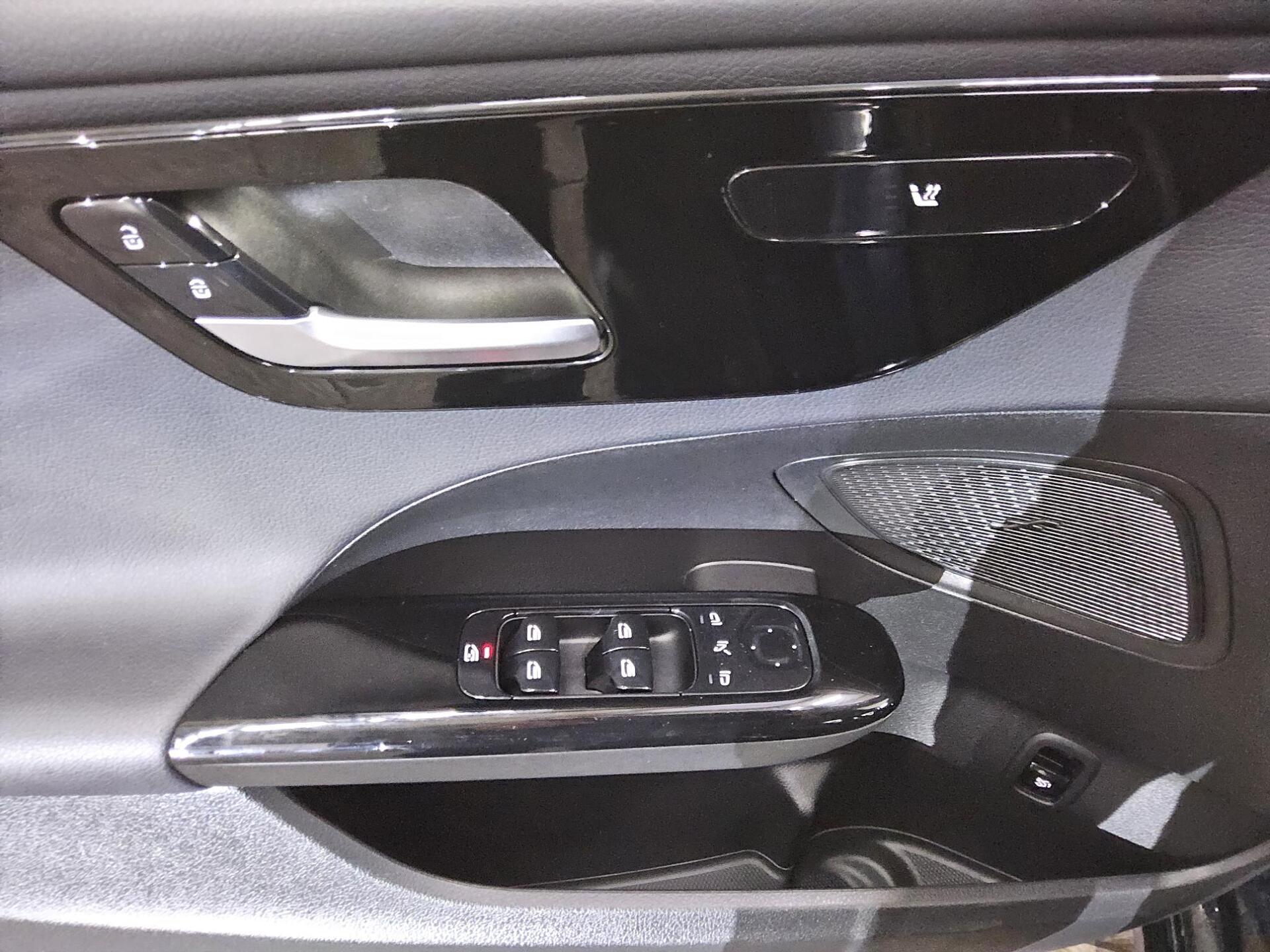 Mercedes-Benz C 220 d Avantgarde Navi LED MBUX RfK PDC Shz 10